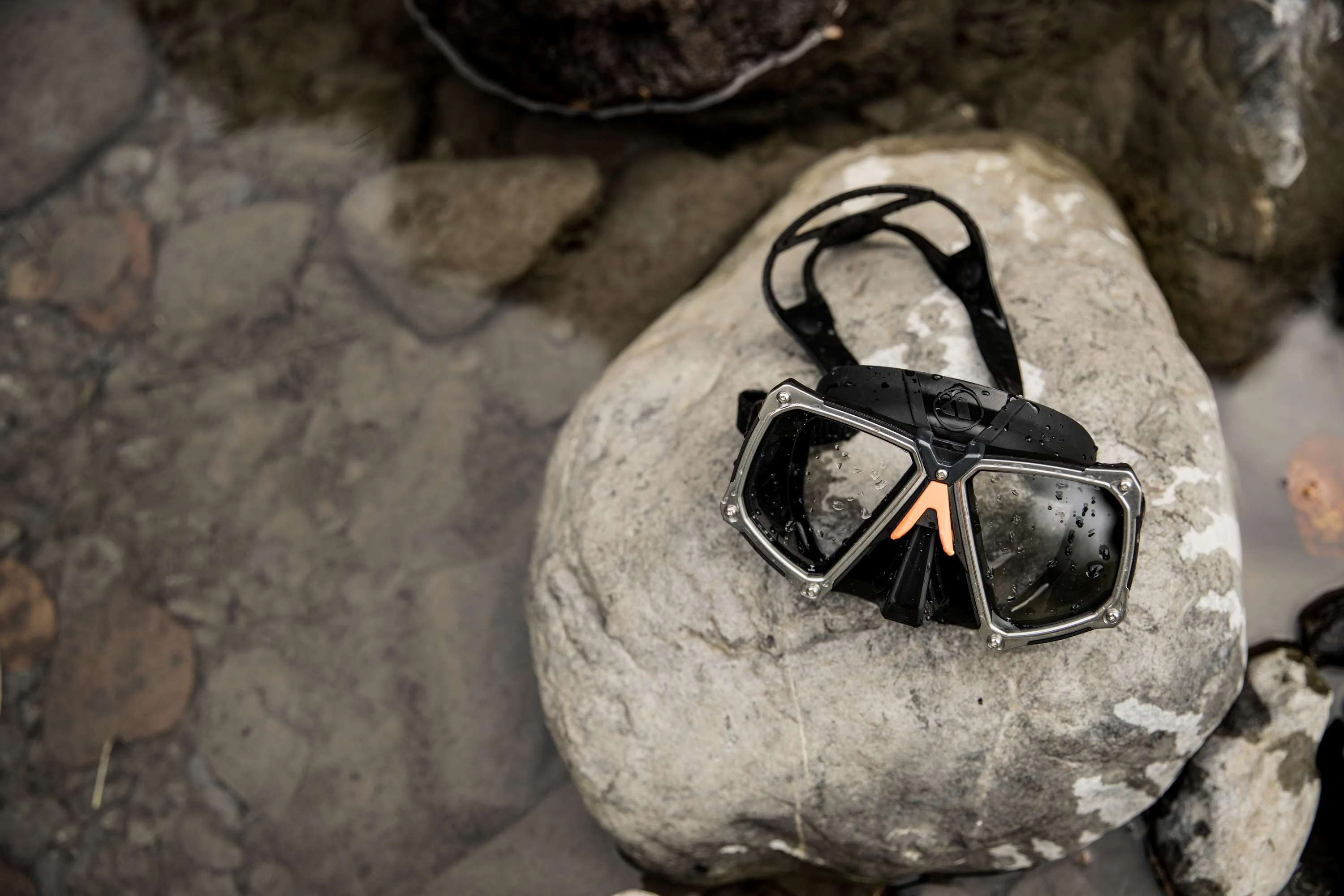 Apeks VX2 Mask Black/Orange - Image 5