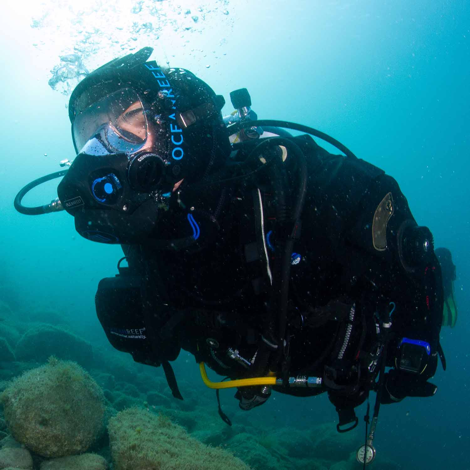 Ocean Reef Neptune III IDM - Diving Full Face Mask w/ int 2nd st, surface air valve, doffing handle, extender kit and multitool - Image 16