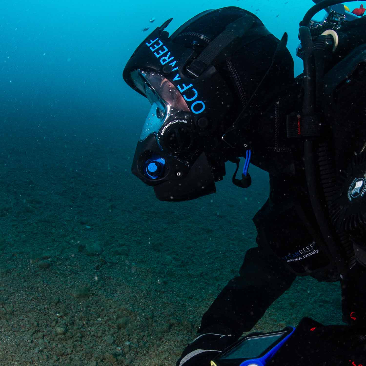 Ocean Reef Neptune III IDM - Diving Full Face Mask w/ int 2nd st, surface air valve, doffing handle, extender kit and multitool - Image 17
