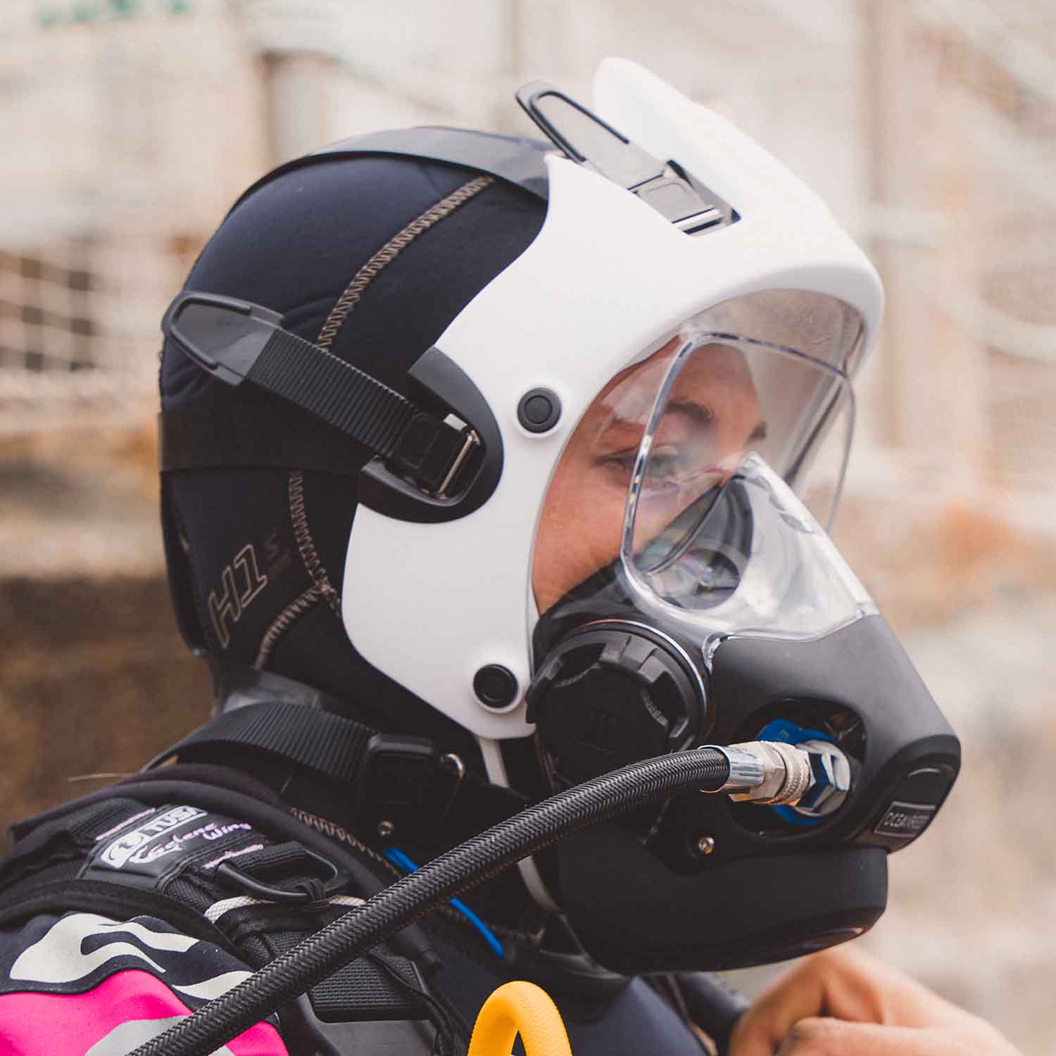 Ocean Reef Neptune III IDM - Diving Full Face Mask w/ int 2nd st, surface air valve, doffing handle, extender kit and multitool - Image 24