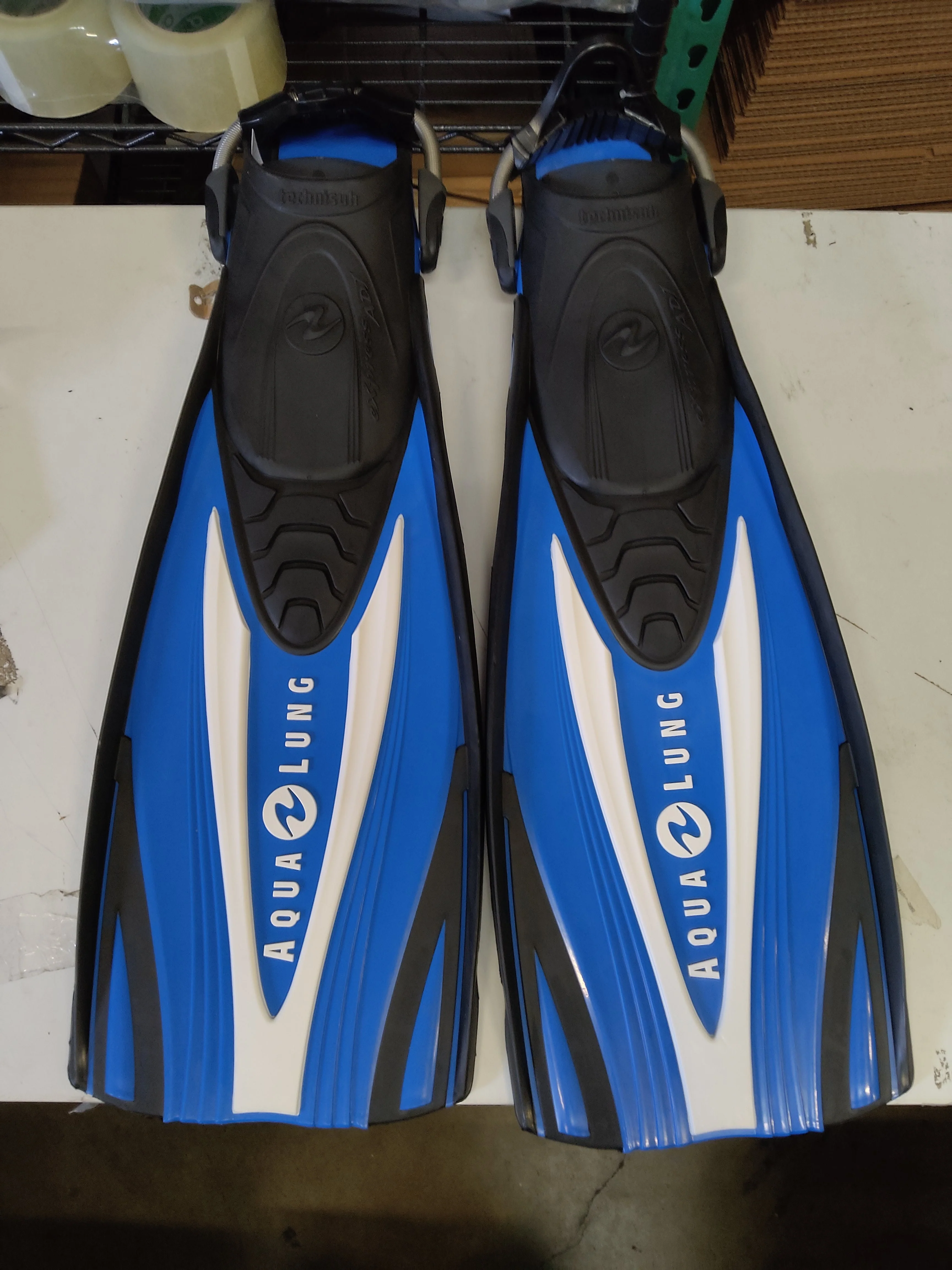 Used Aqualung Express SS Open Heel Dive Fins - Image 4