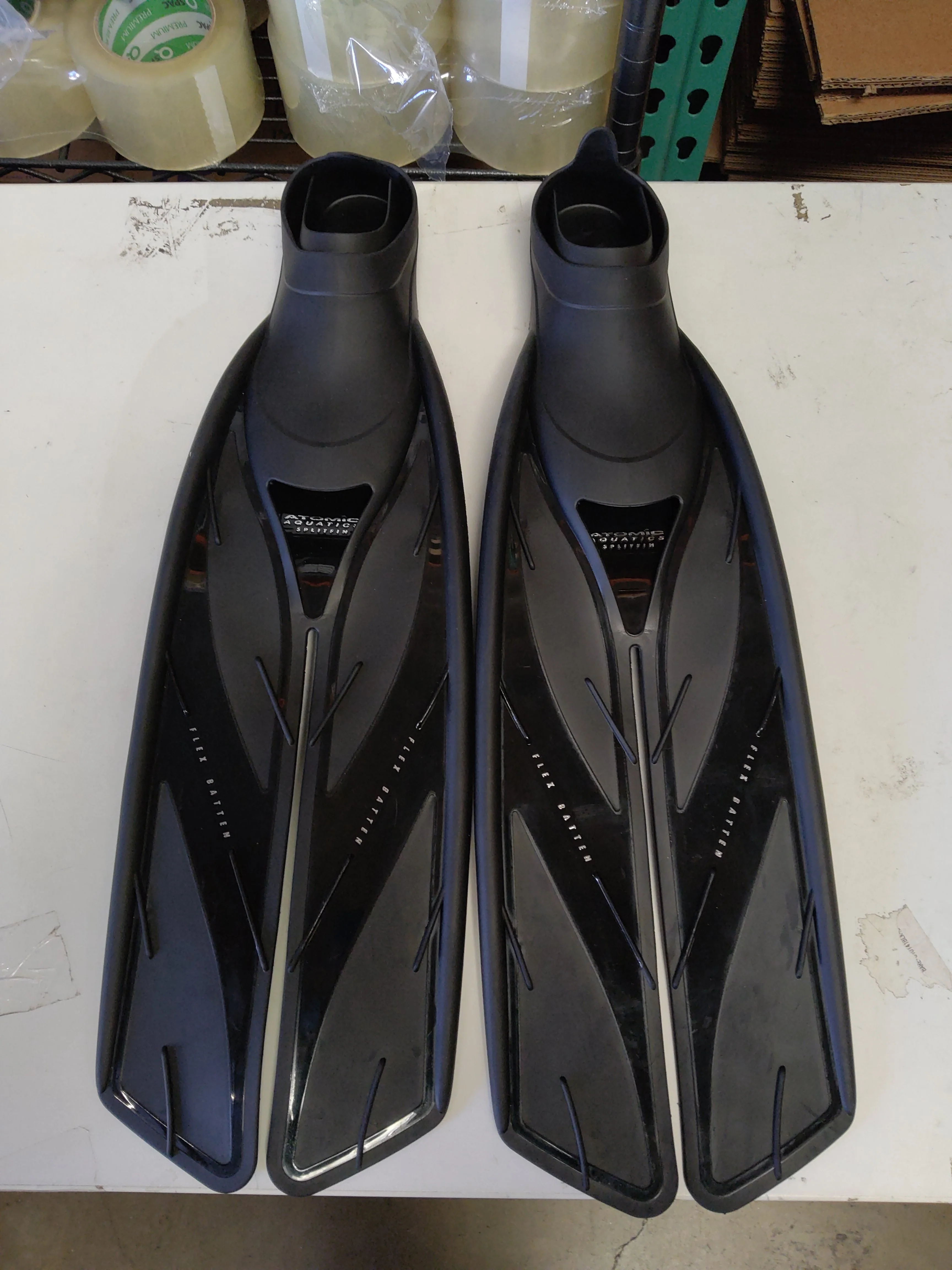 Used Atomic Aquatics Full Foot Fin - Image 2