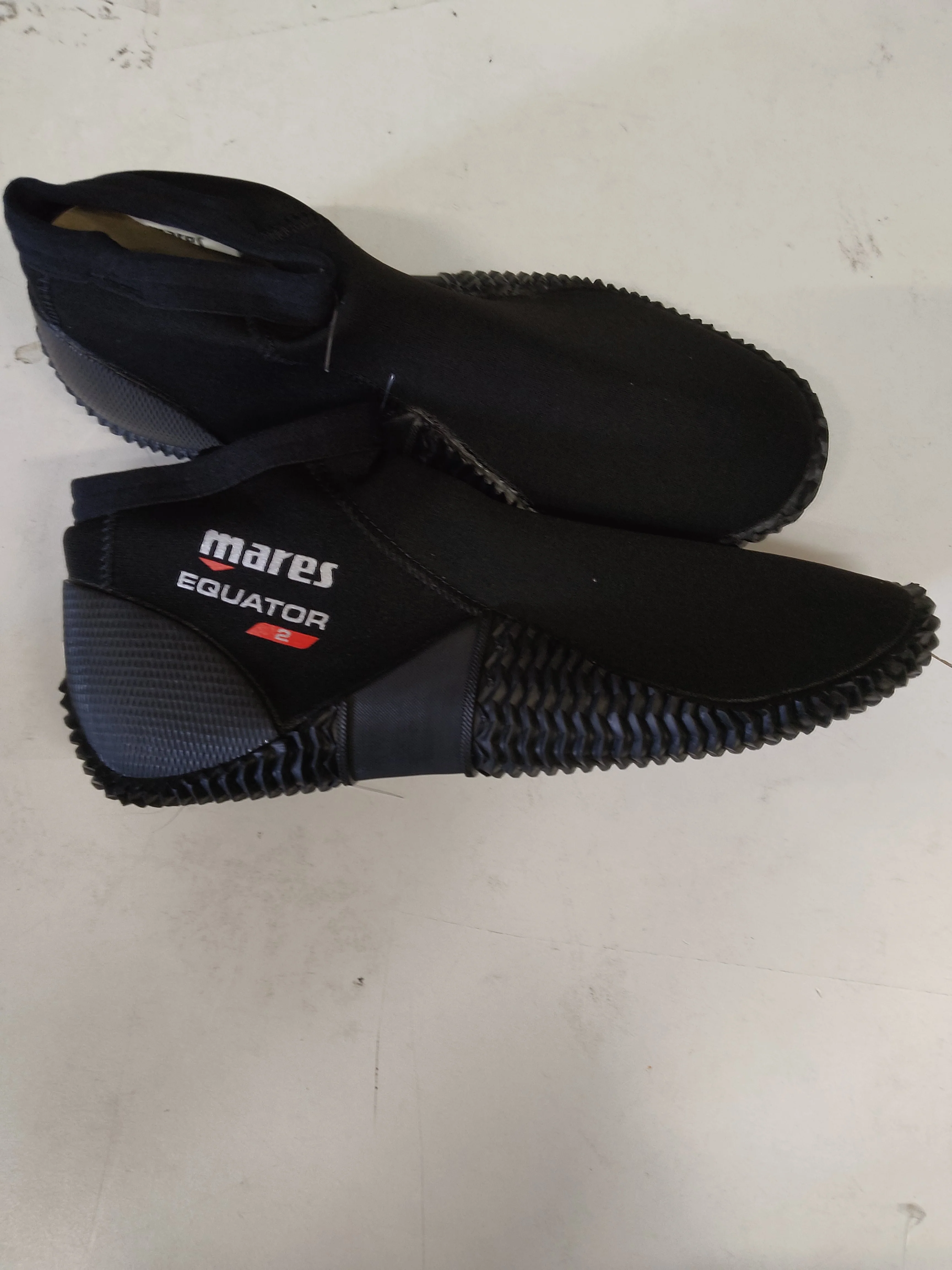 Used Mares Equator 2mm Boot - Image 2