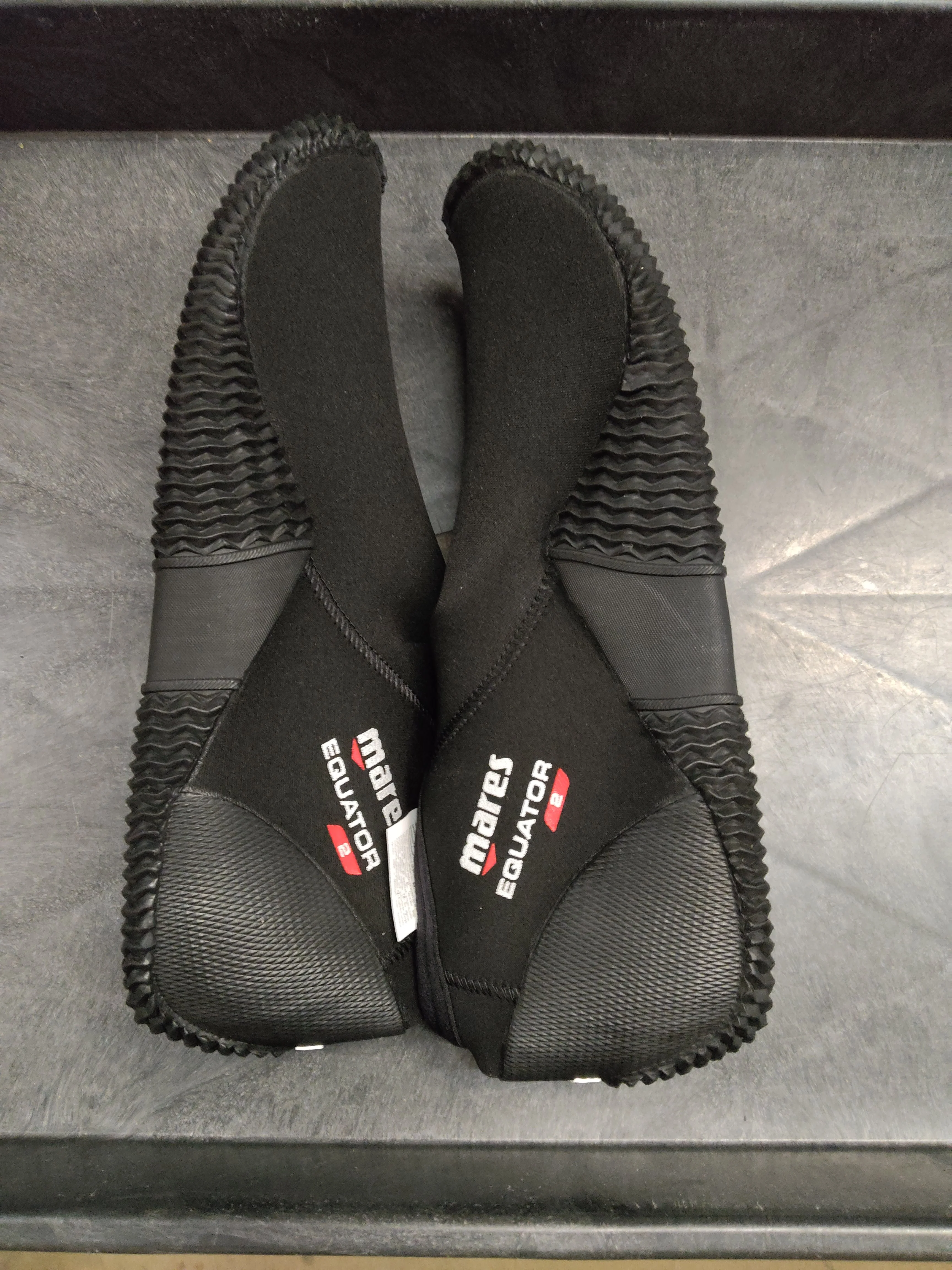 Used Mares Equator 2mm Boot - Image 3