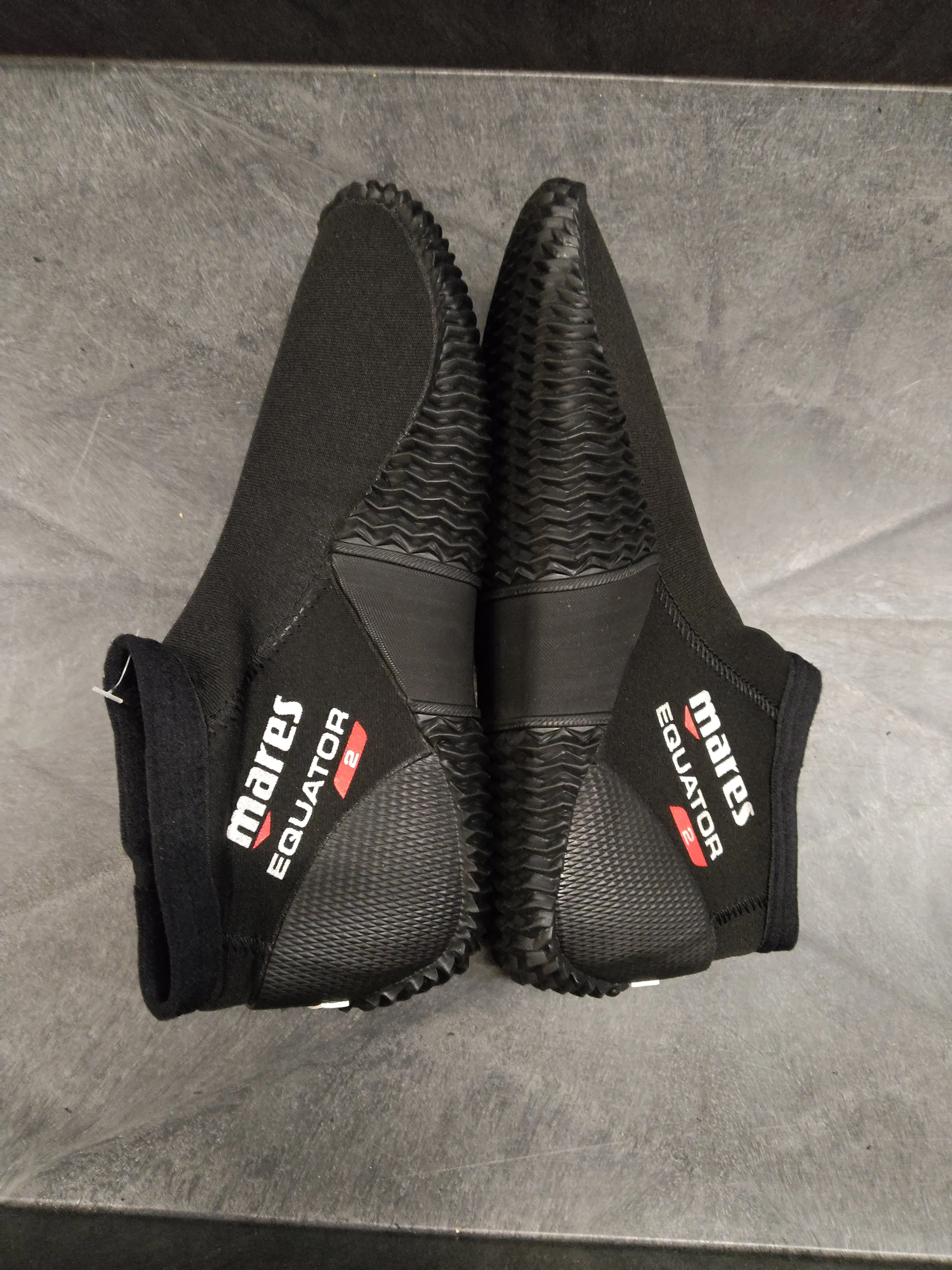 Used Mares Equator 2mm Boot - Image 4