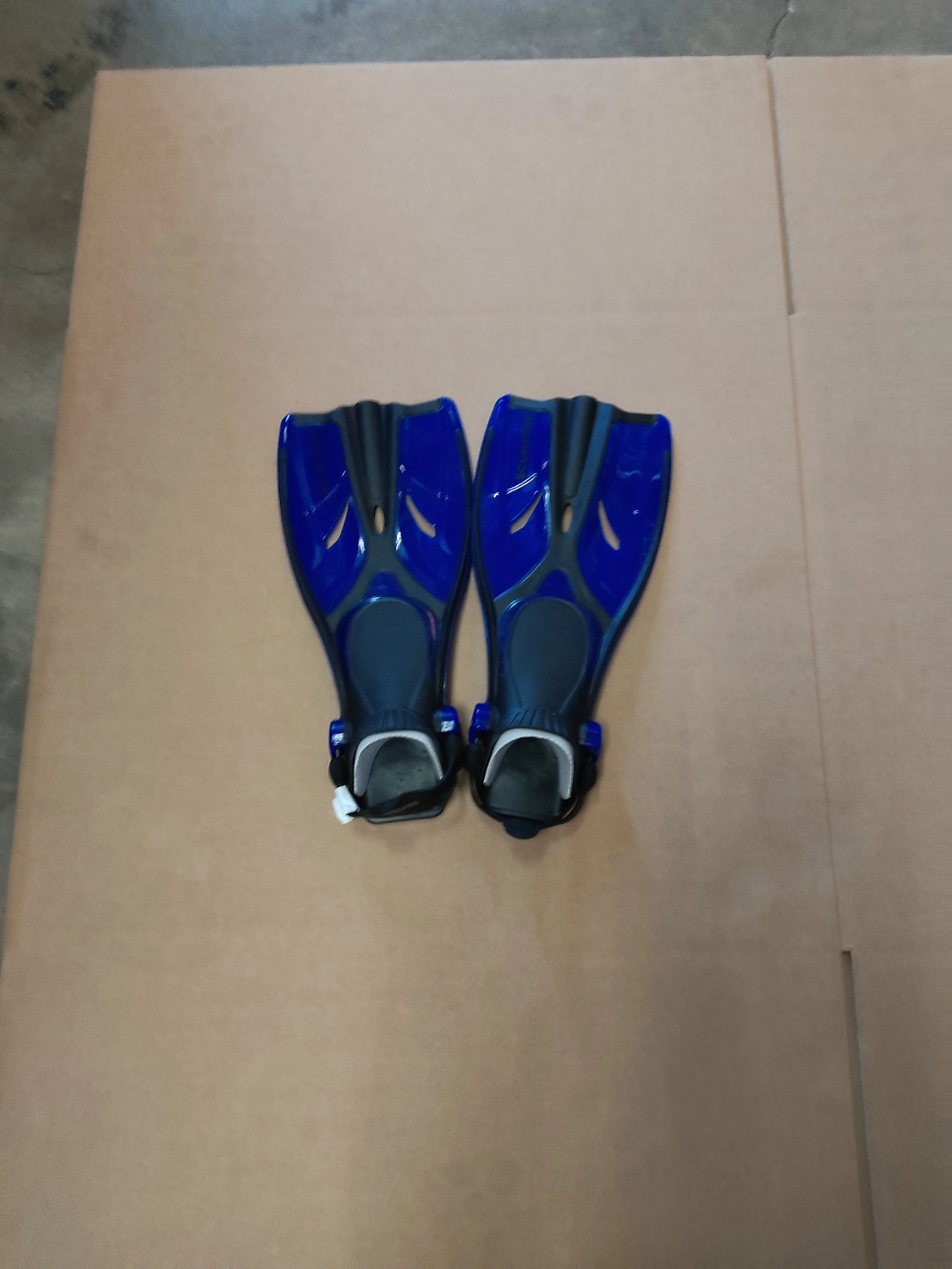Used Scubapro Dolphin Fins