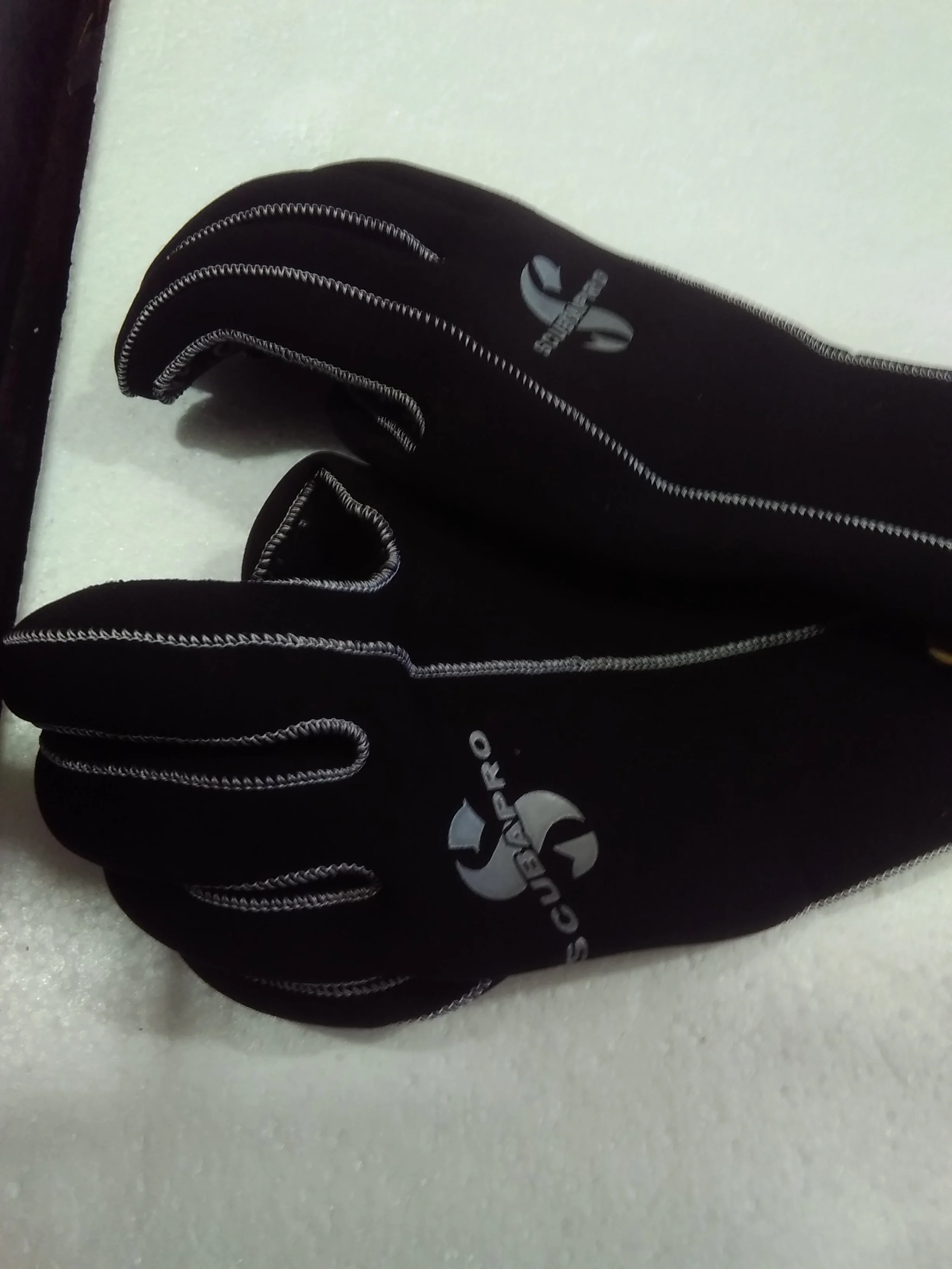 Used Scubapro Everflex 3 mm Glove
