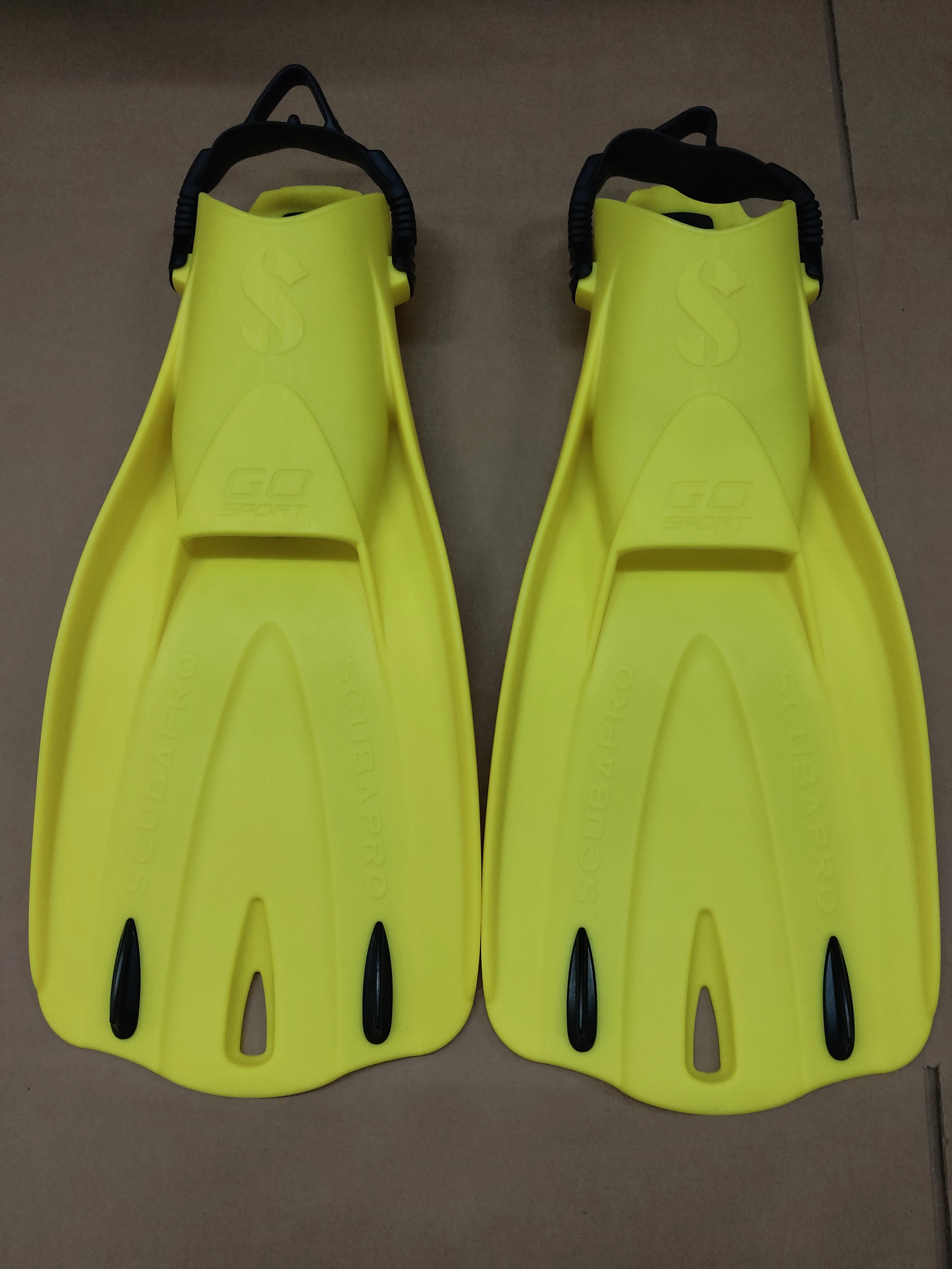 Used Scubapro GO Sport Fins - Image 28