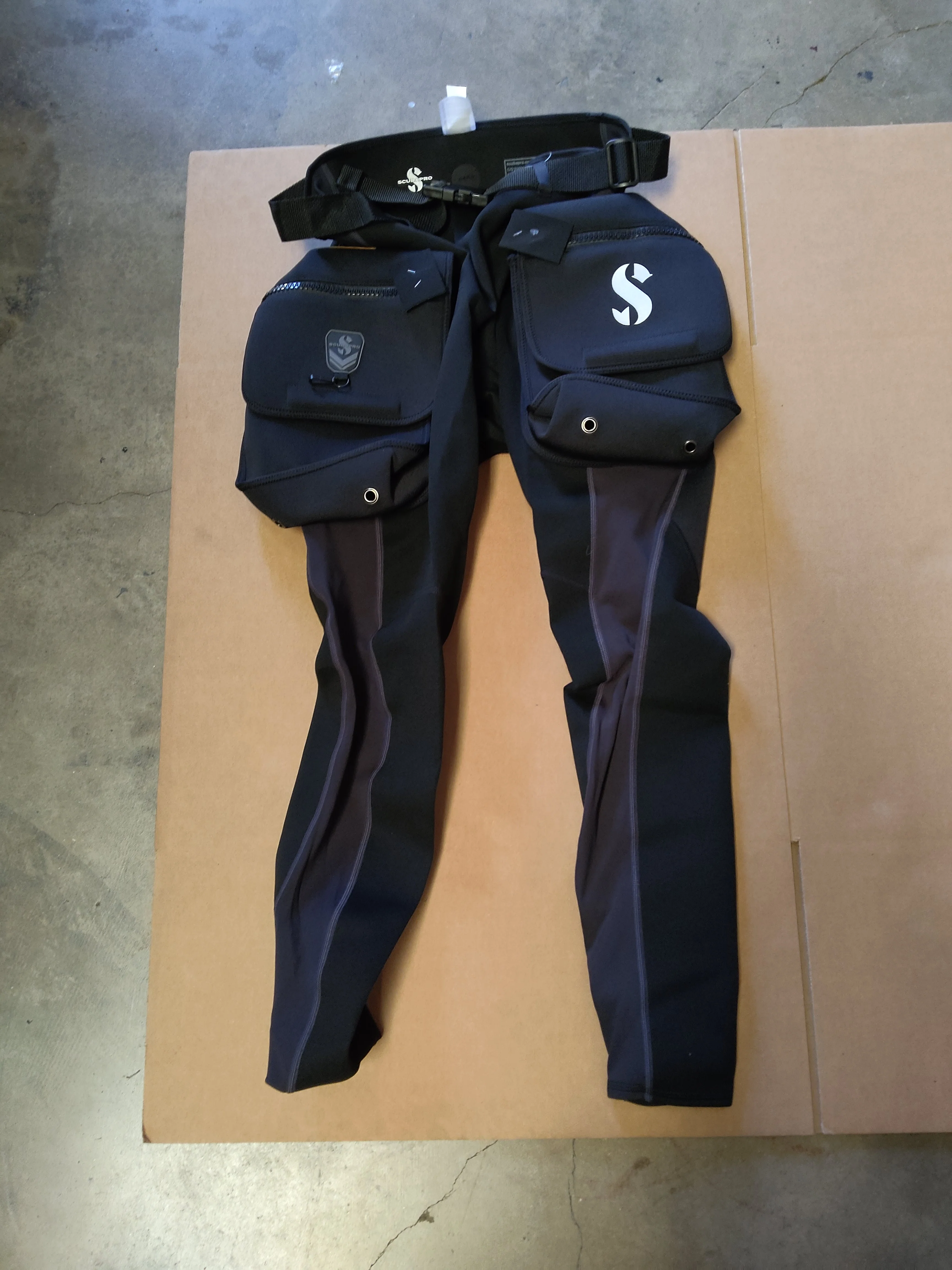 Used Scubapro Hybrid 1mm Cargo Pants Men's - Image 3