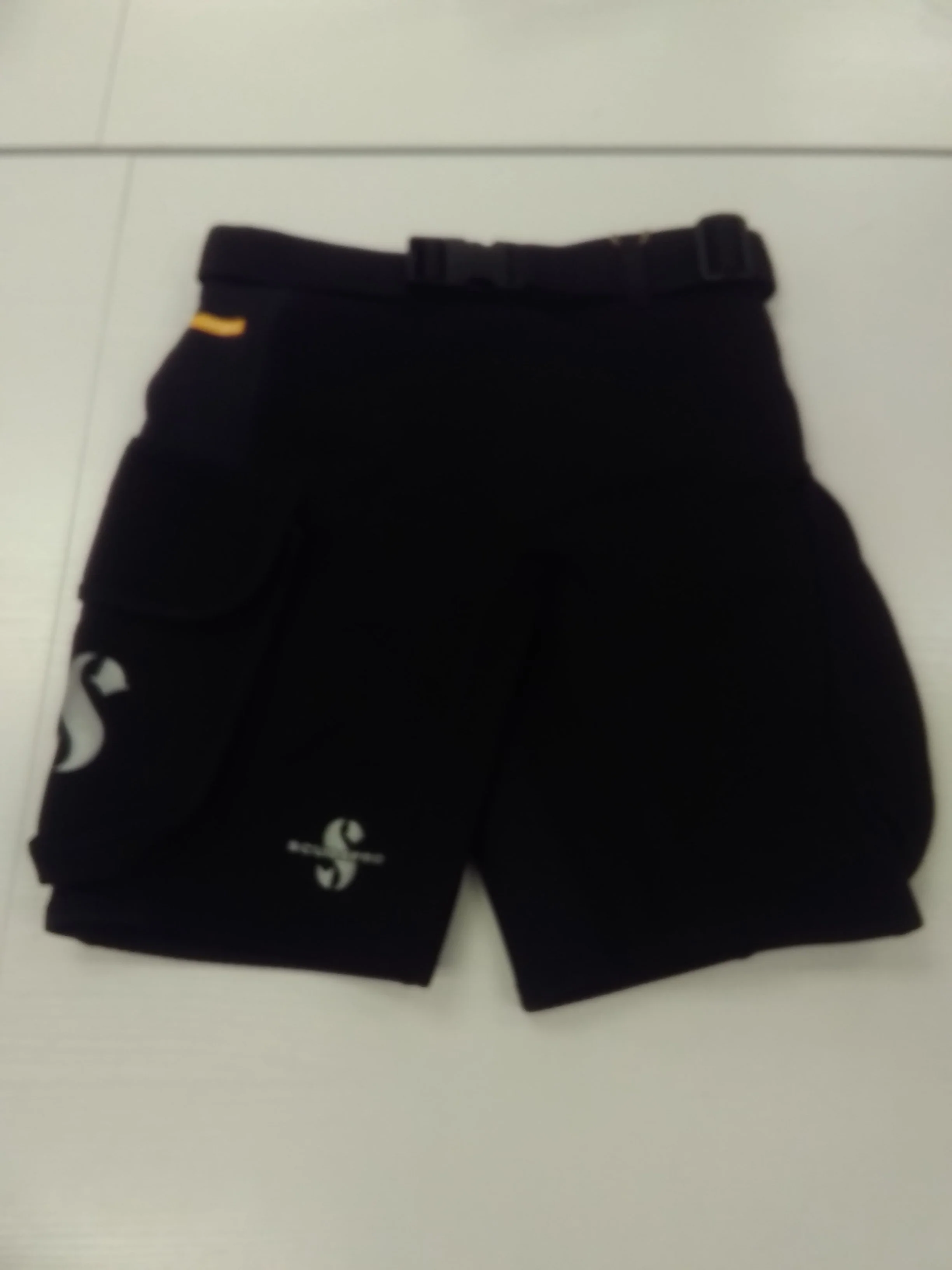Used Scubapro Hybrid Cargo Short Women's - Image 2