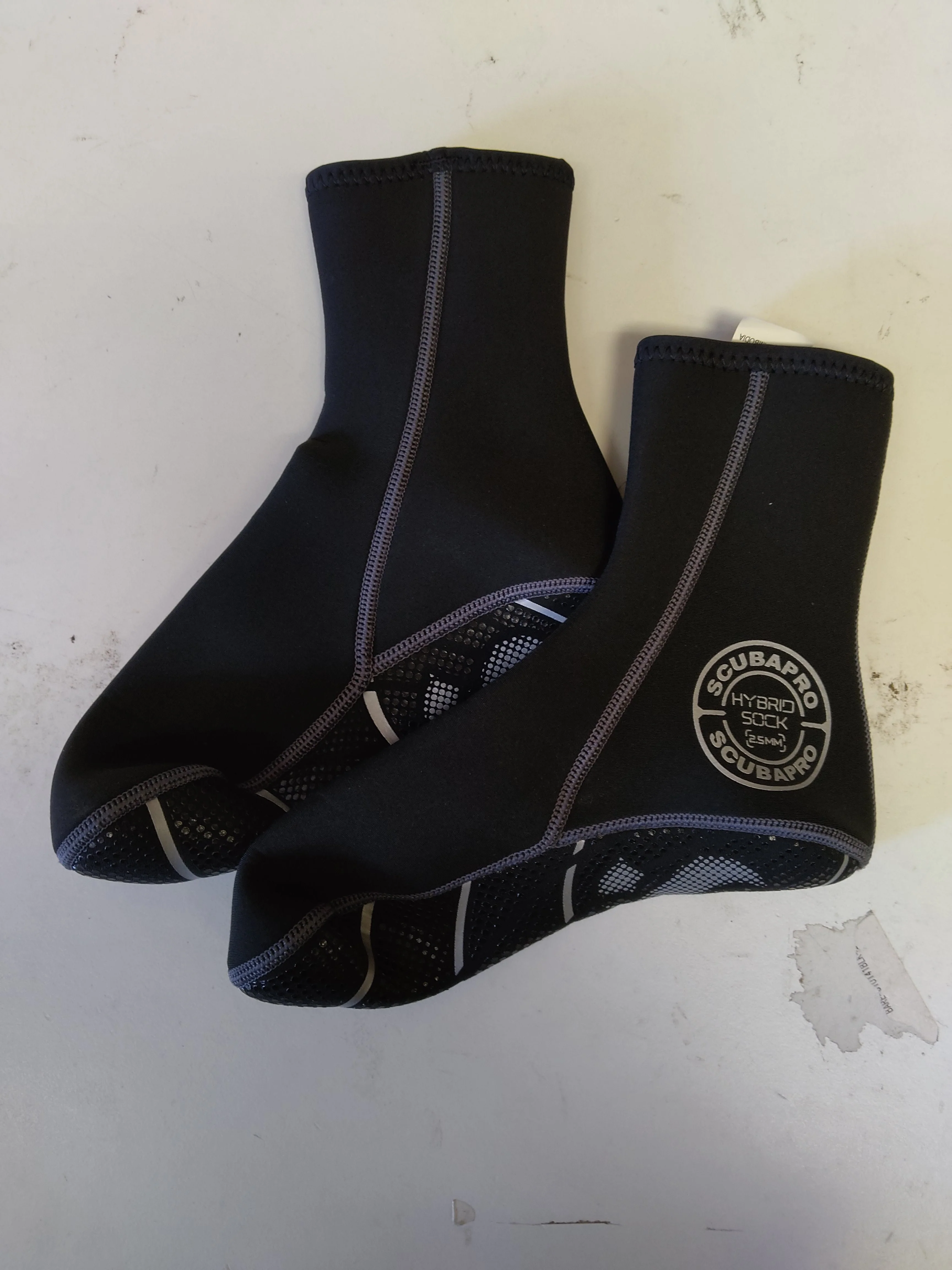 Used Scubapro Hybrid Socks 2.5mm - Image 2