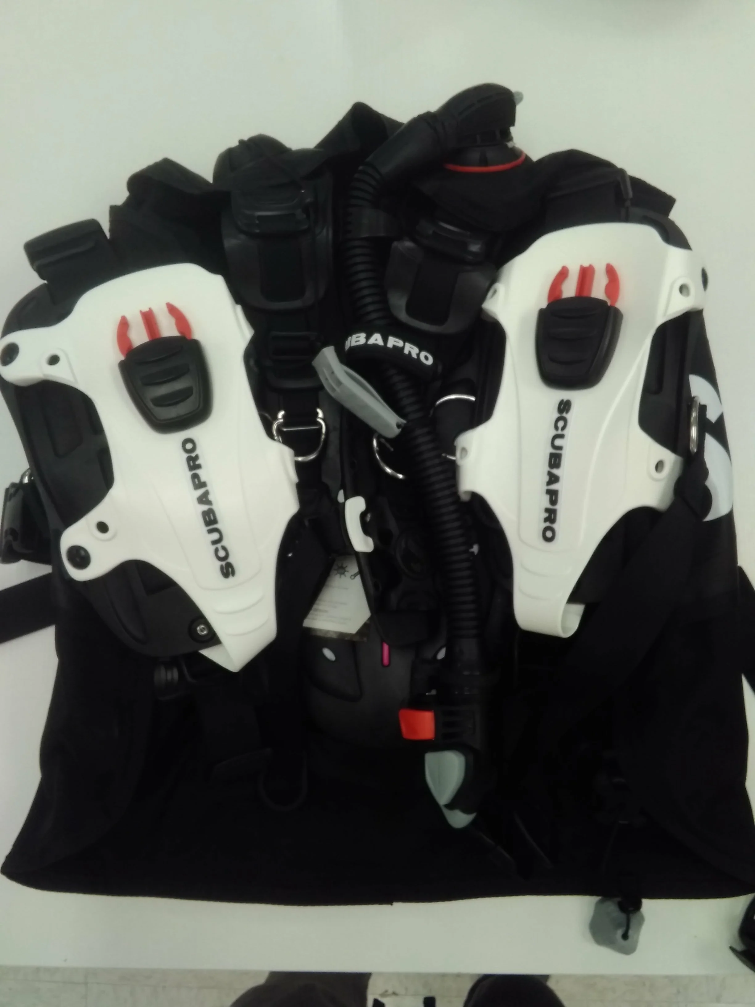 Used Scubapro Hydros Pro with Balanced Inflator Women's