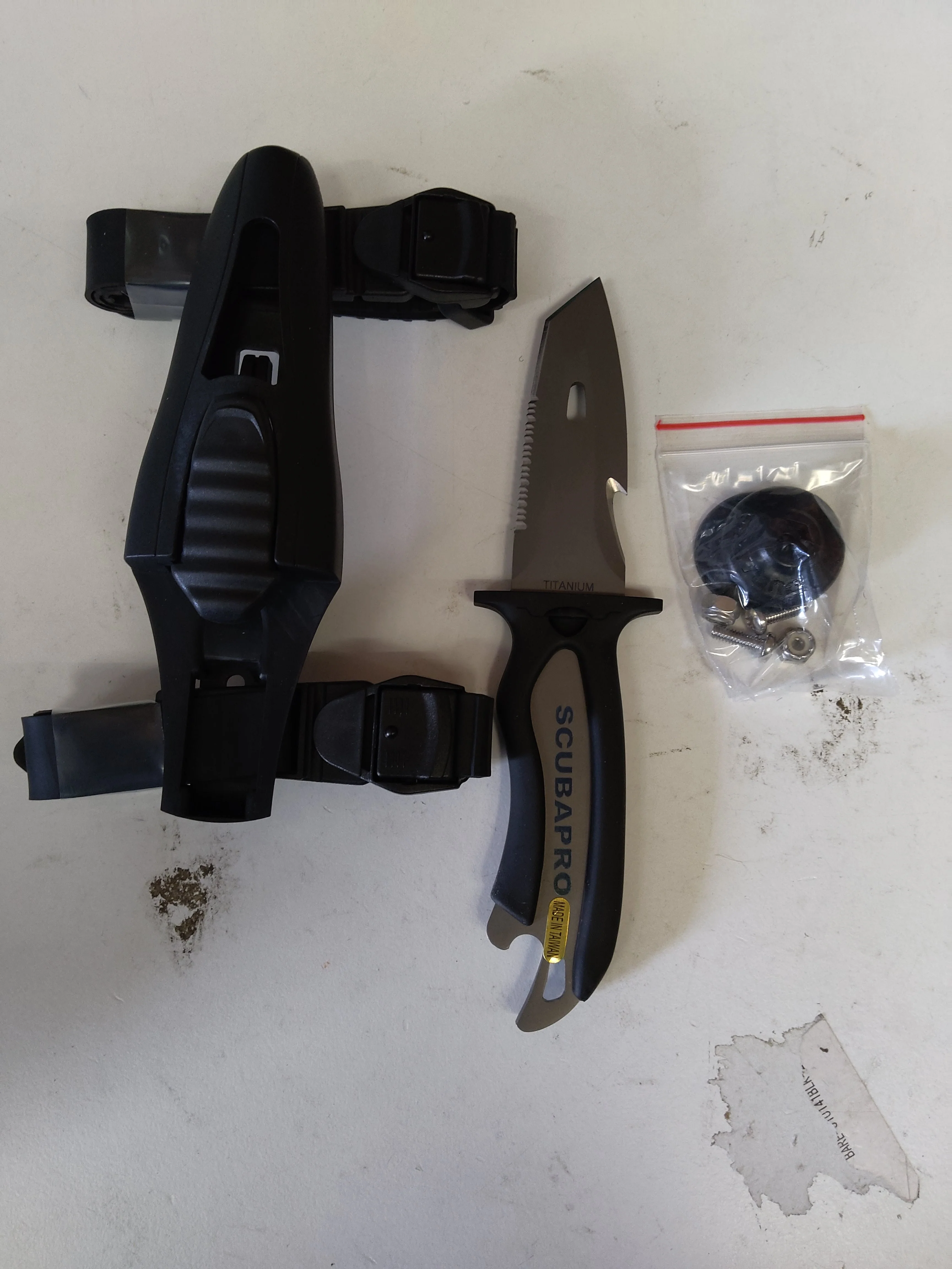 Used Scubapro Mako Titanium Dive Knife 3.5 inch Bade