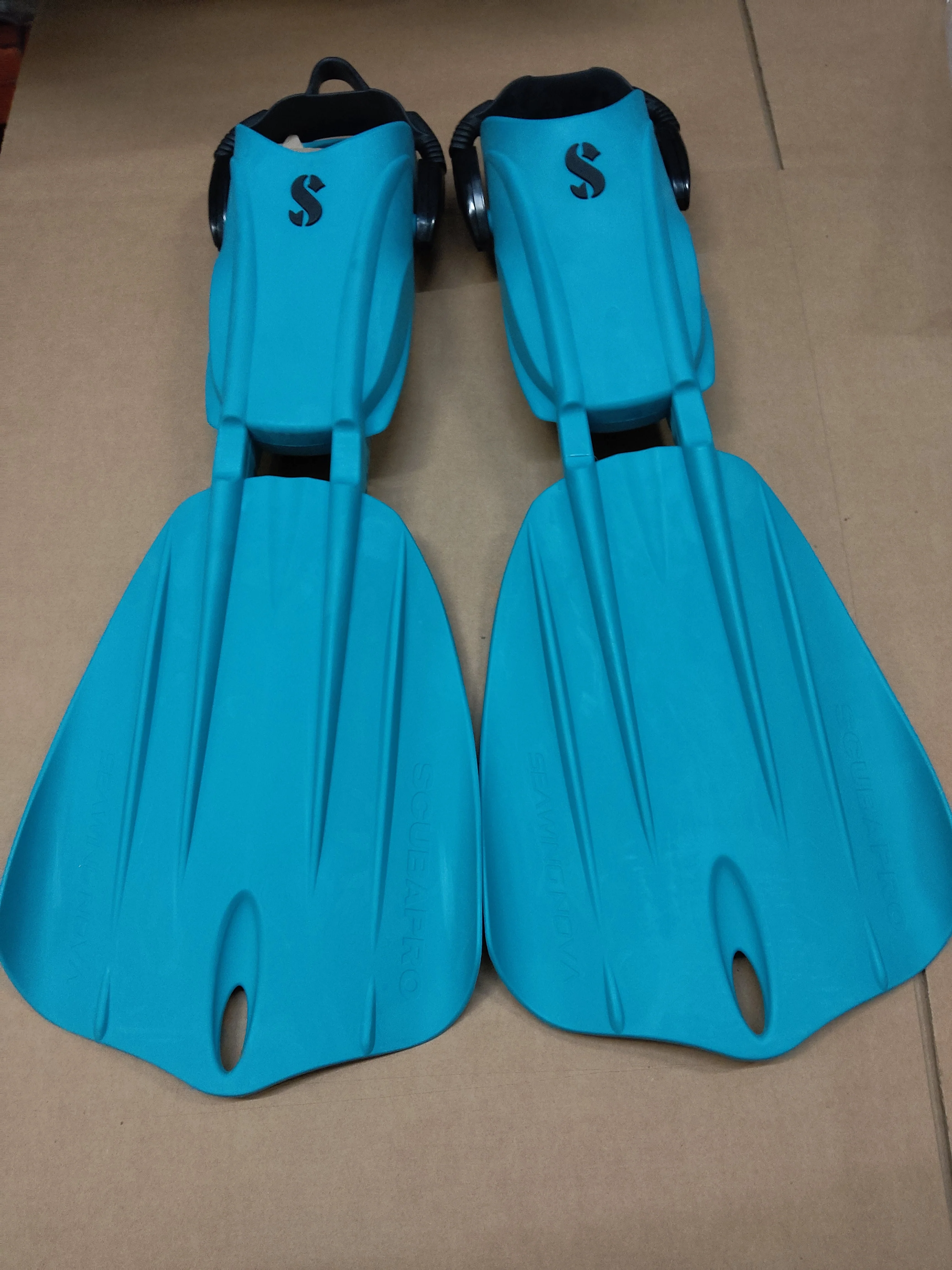 Used Scubapro Seawing Nova Fins - Image 24