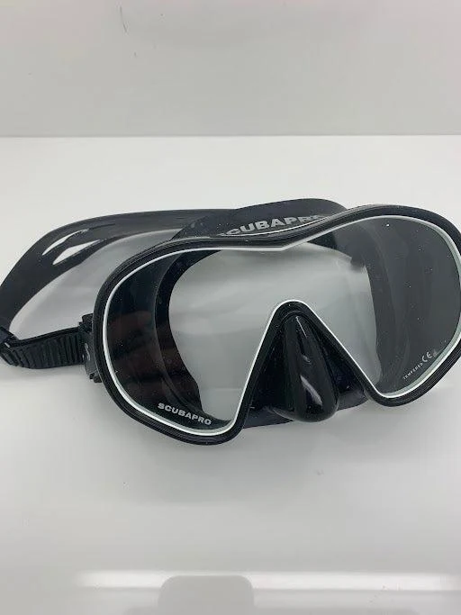 Used Scubapro Solo Scuba Diving and Snorkeling Dive Mask - Image 3