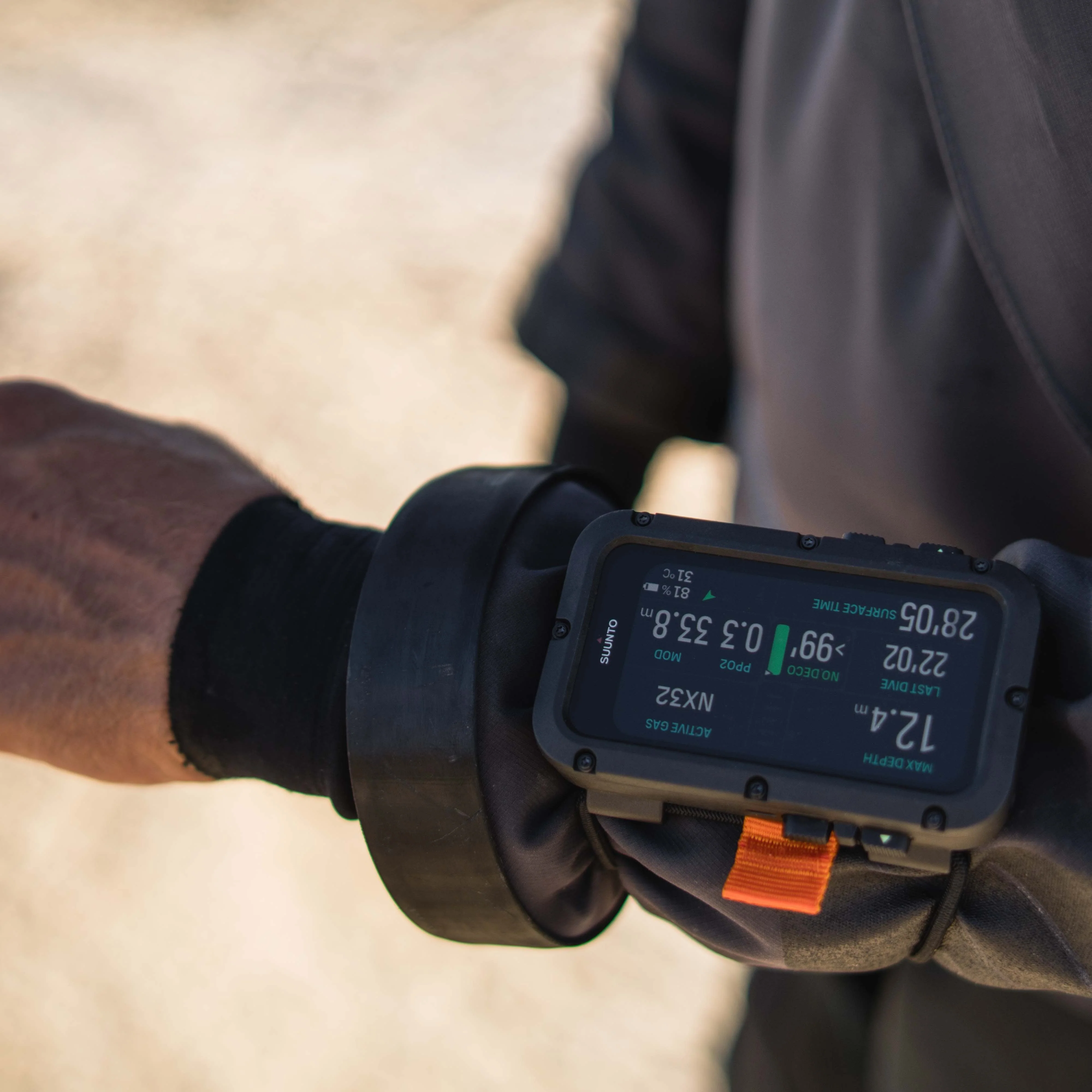 Suunto Nautic Dive Computer with Bungee Cord and Tank Pod Dive Mount Bundle - Image 5