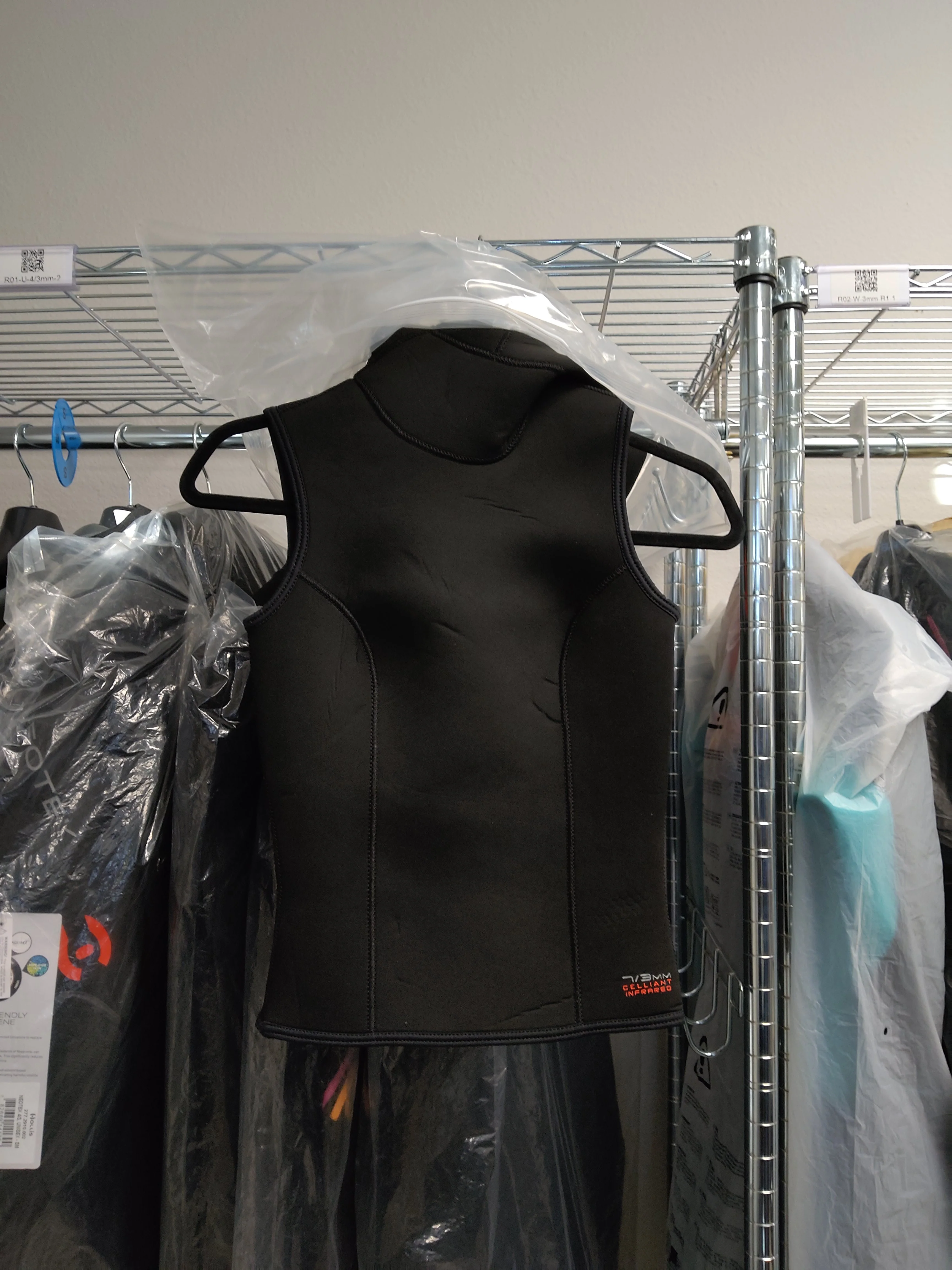 Open Box Bare 7/3mm Ultrawarmth Hooded Vest Womens - Image 5