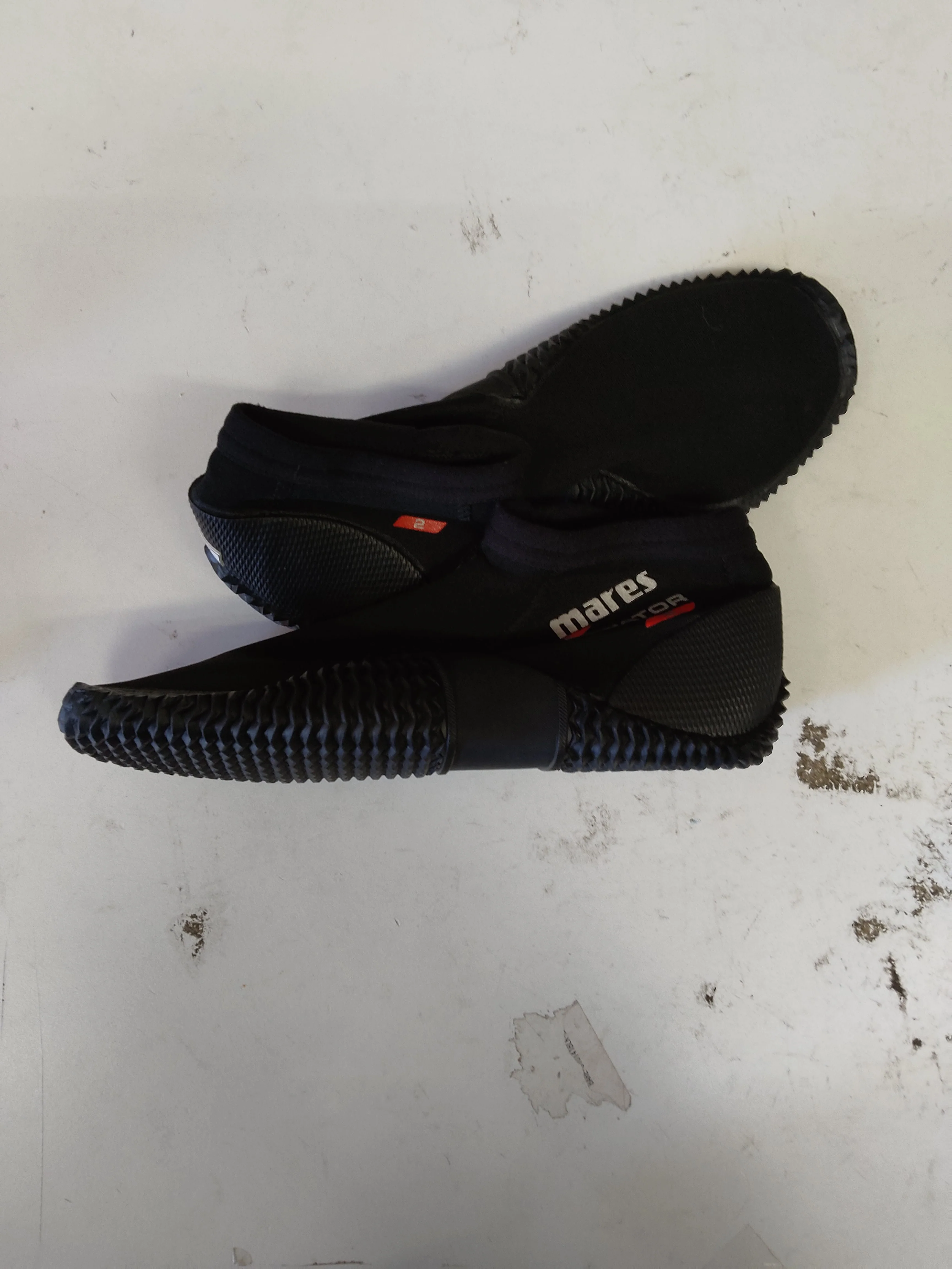 Used Mares Equator 2mm Dive Boots - Image 2
