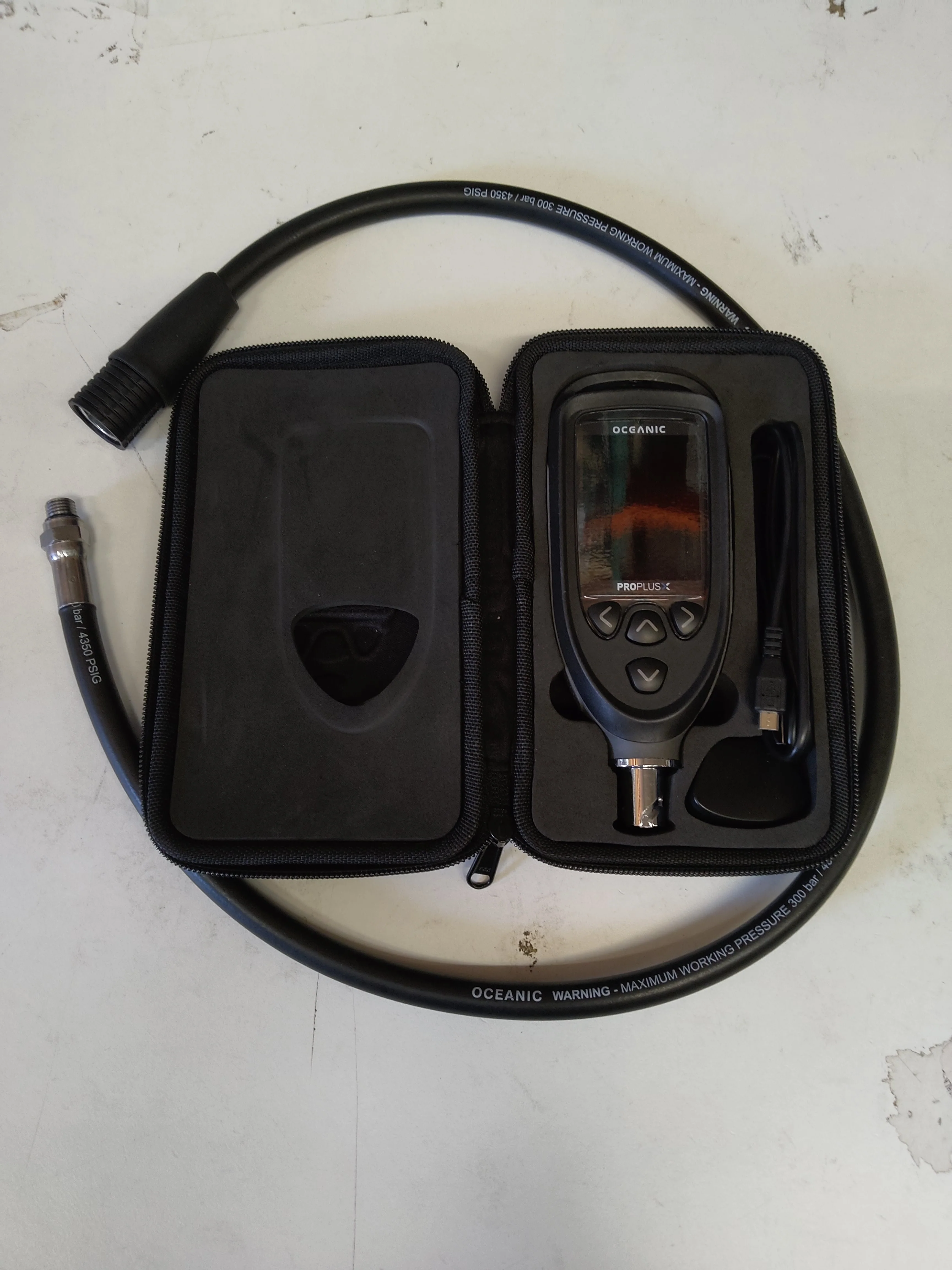 Open Box Oceanic Pro Plus X Console with QD Hose
