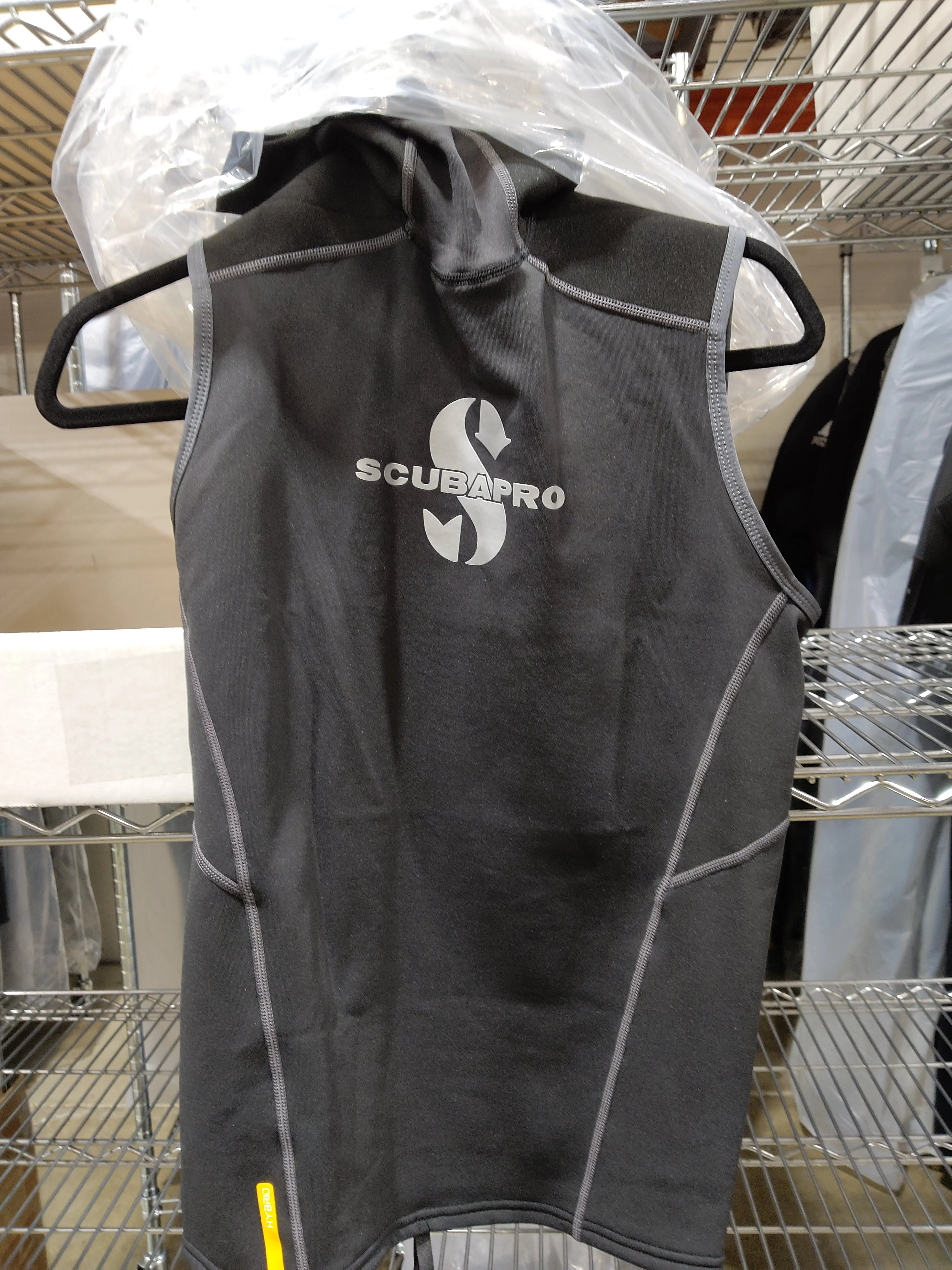 Used Scubapro Hybrid Mens Hooded Vest - Image 3