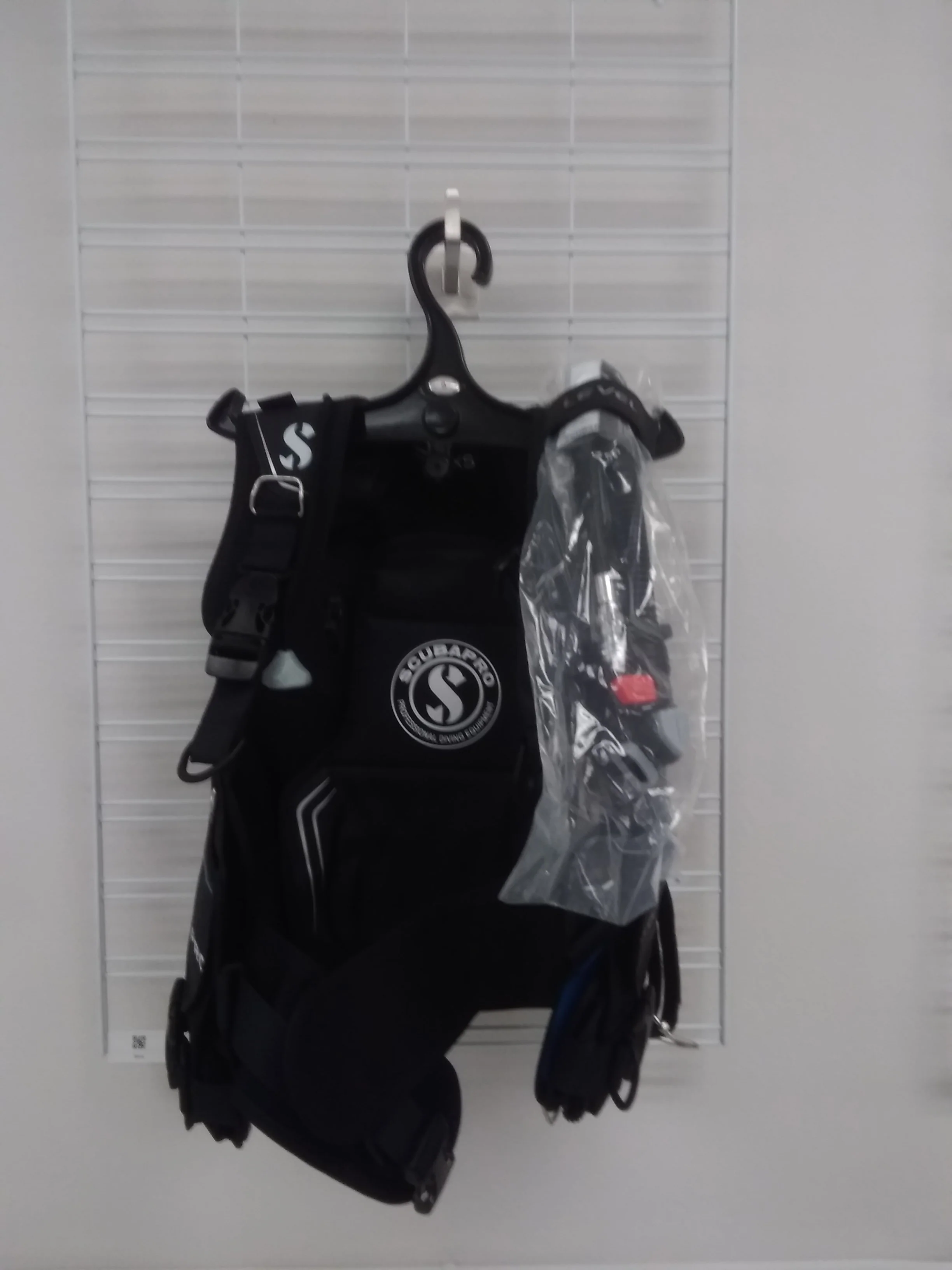 Used Scubapro Level with Balanced Inflator BCD - Image 3