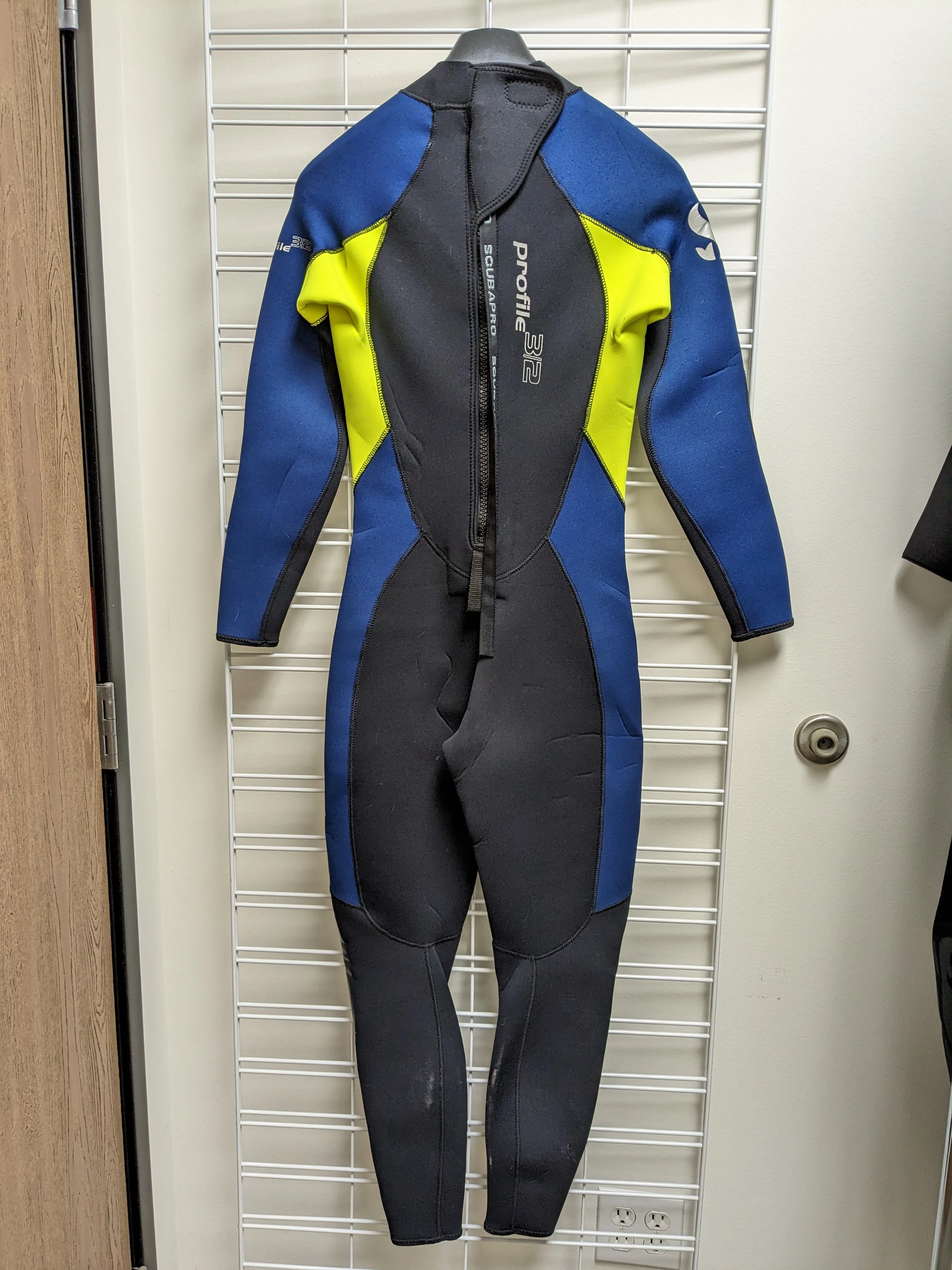 Used Scubapro Profile 3/2 Steamer - Womens Medium - Image 2