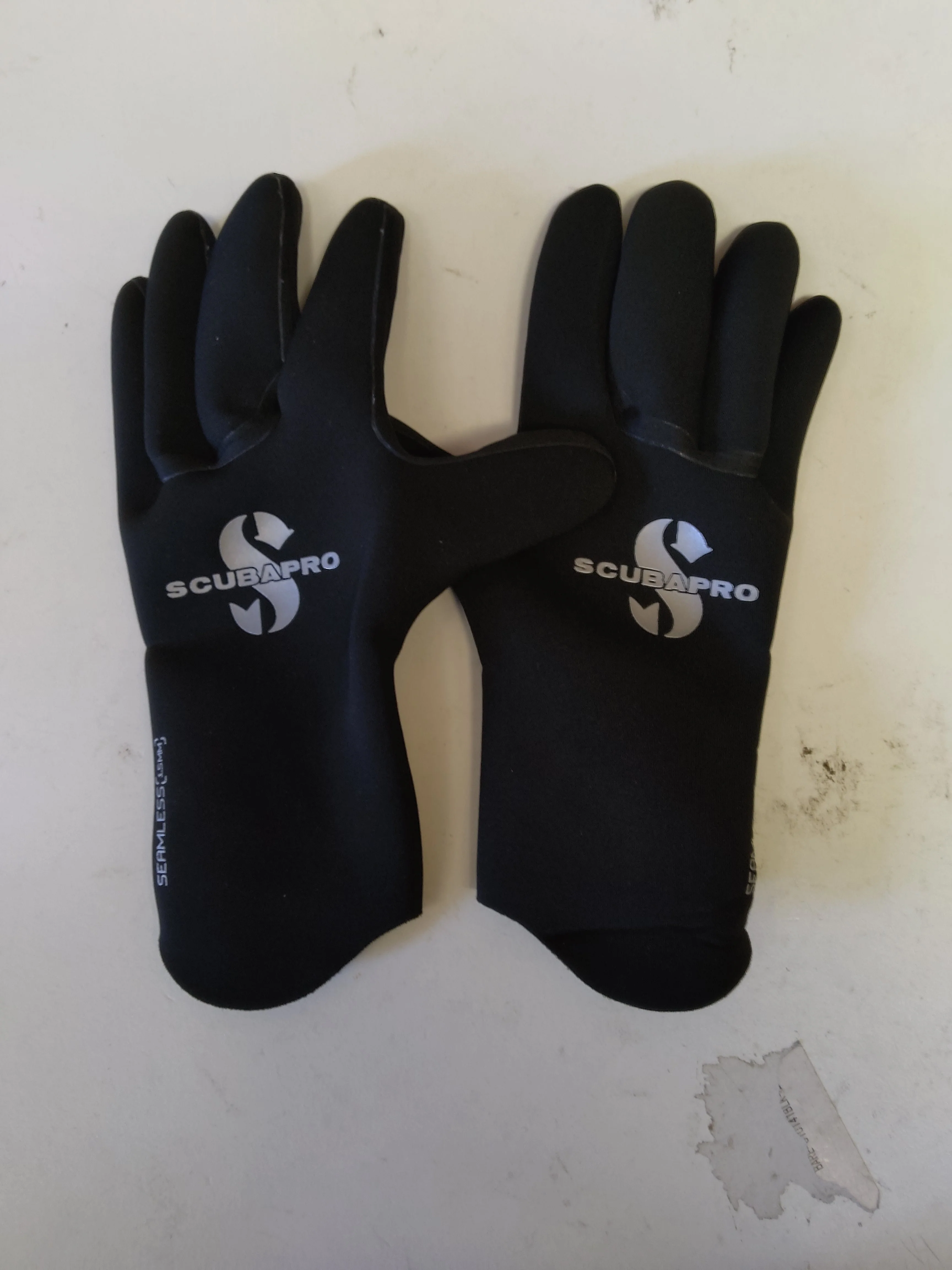Used Scubapro Seamless 1.5mm Dive Glove