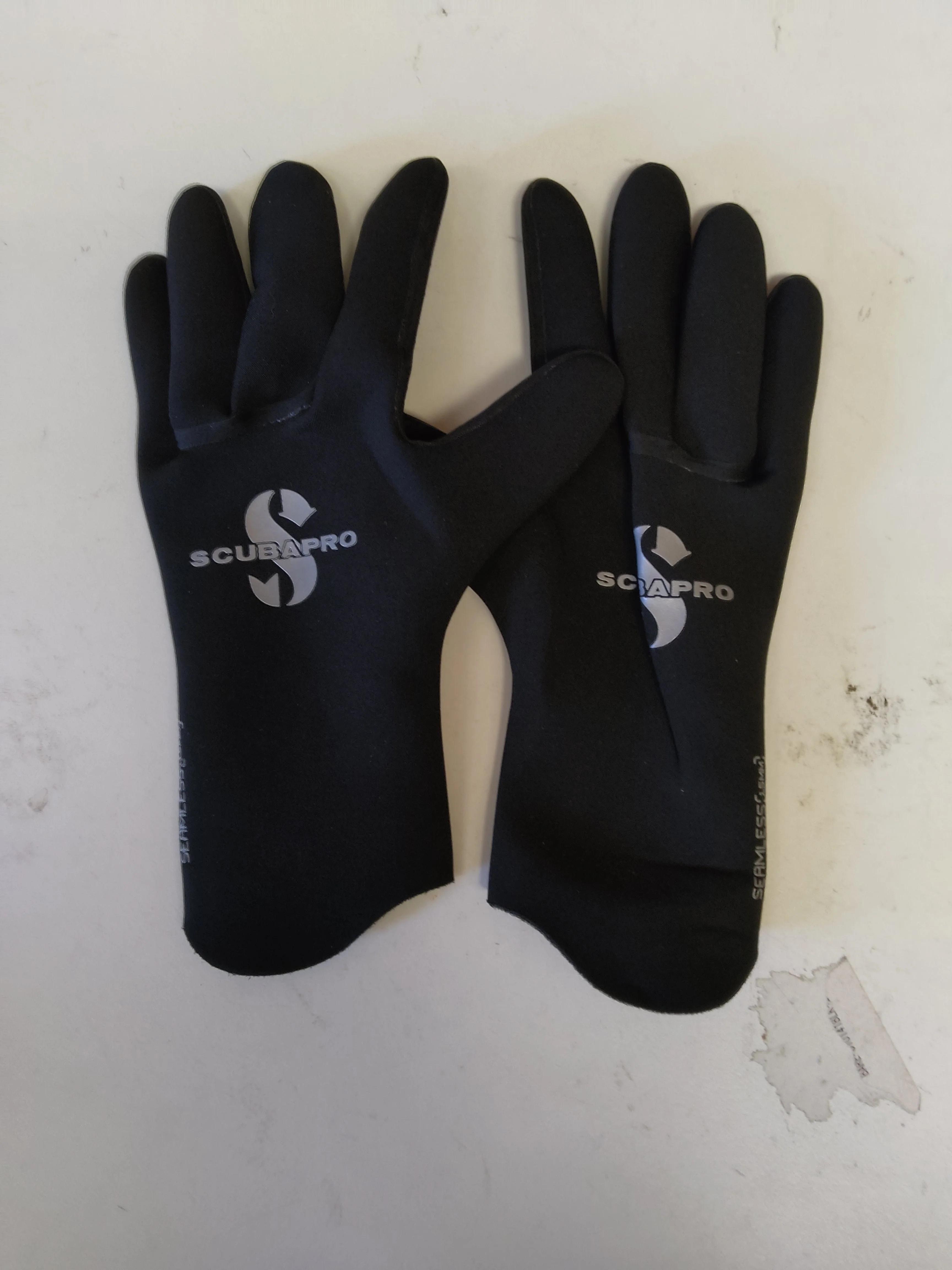 Used Scubapro Seamless 1.5mm Dive Glove - Image 2