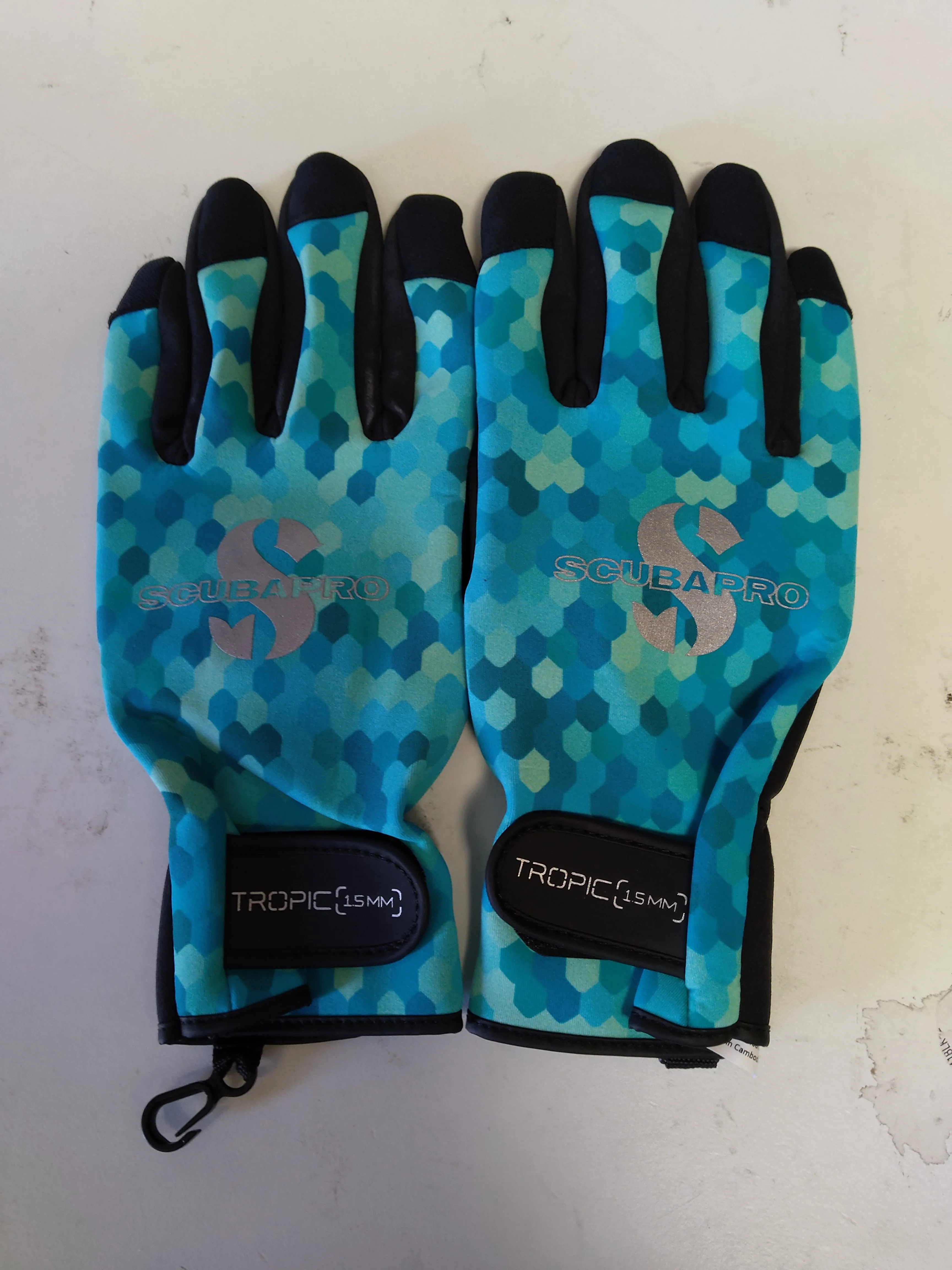 Used Scubapro Tropic 1.5mm Dive Glove - Image 10
