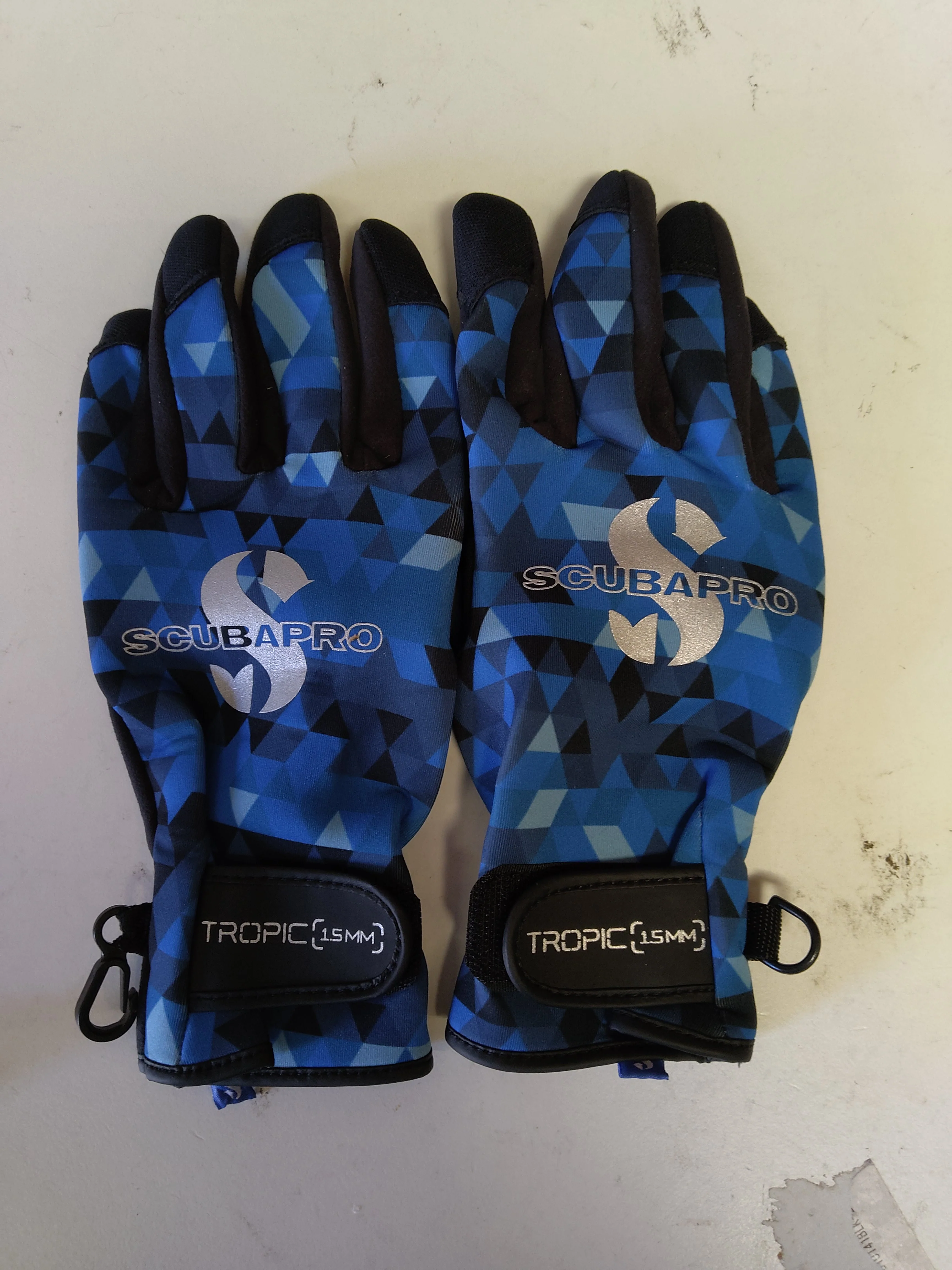 Used Scubapro Tropic 1.5mm Dive Glove - Image 13