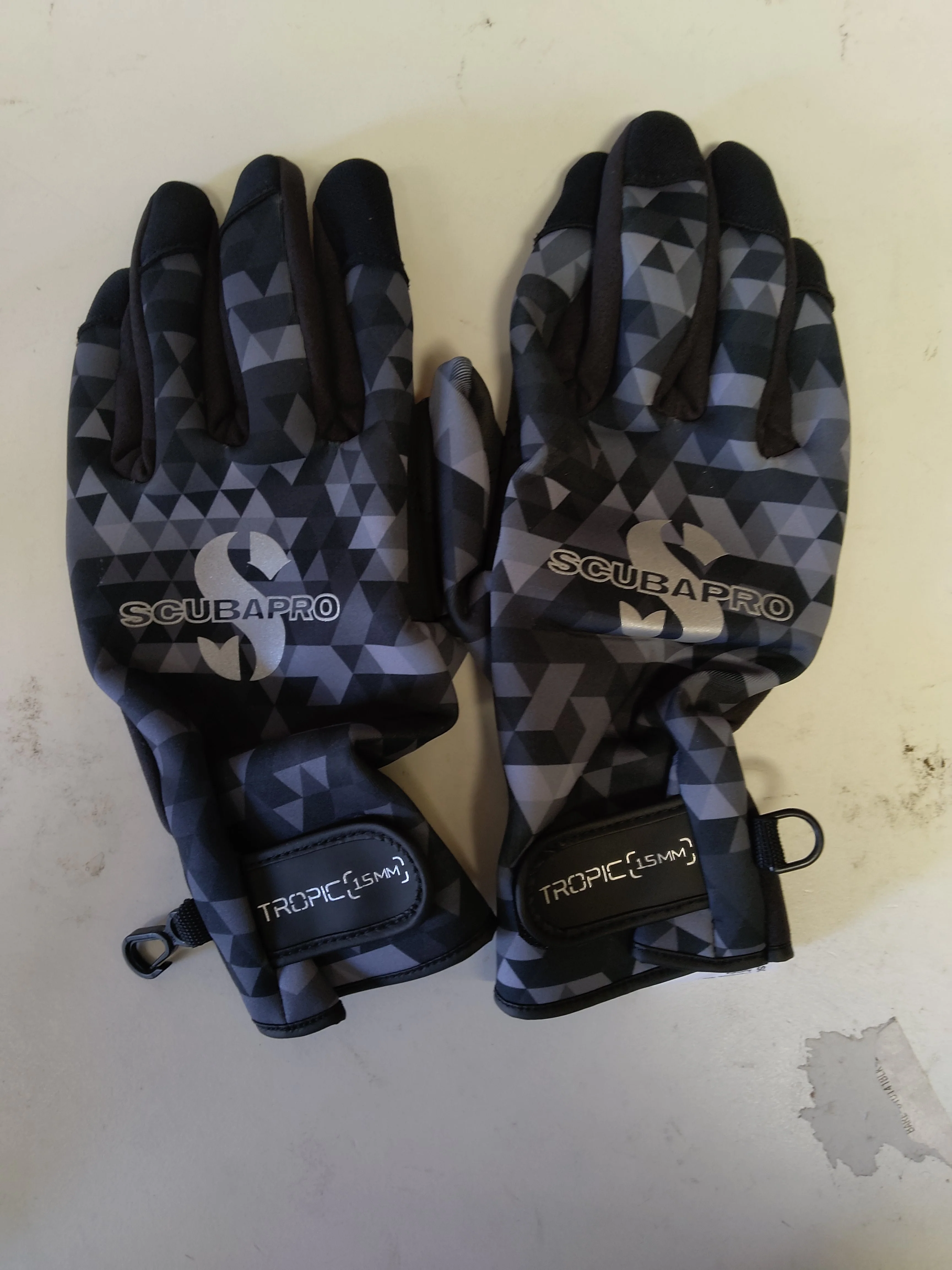 Used Scubapro Tropic 1.5mm Dive Glove - Image 14