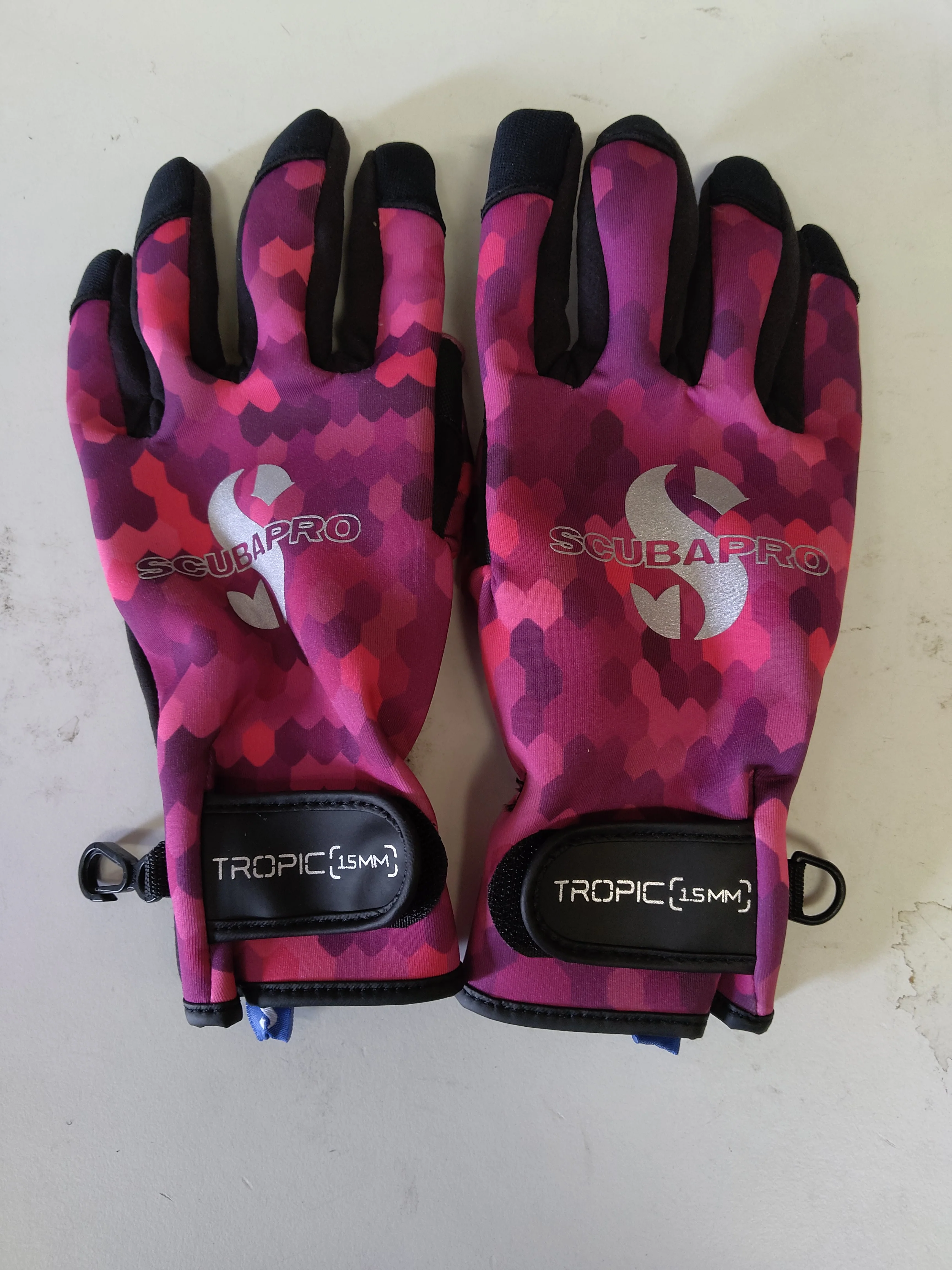 Used Scubapro Tropic 1.5mm Dive Glove - Image 17