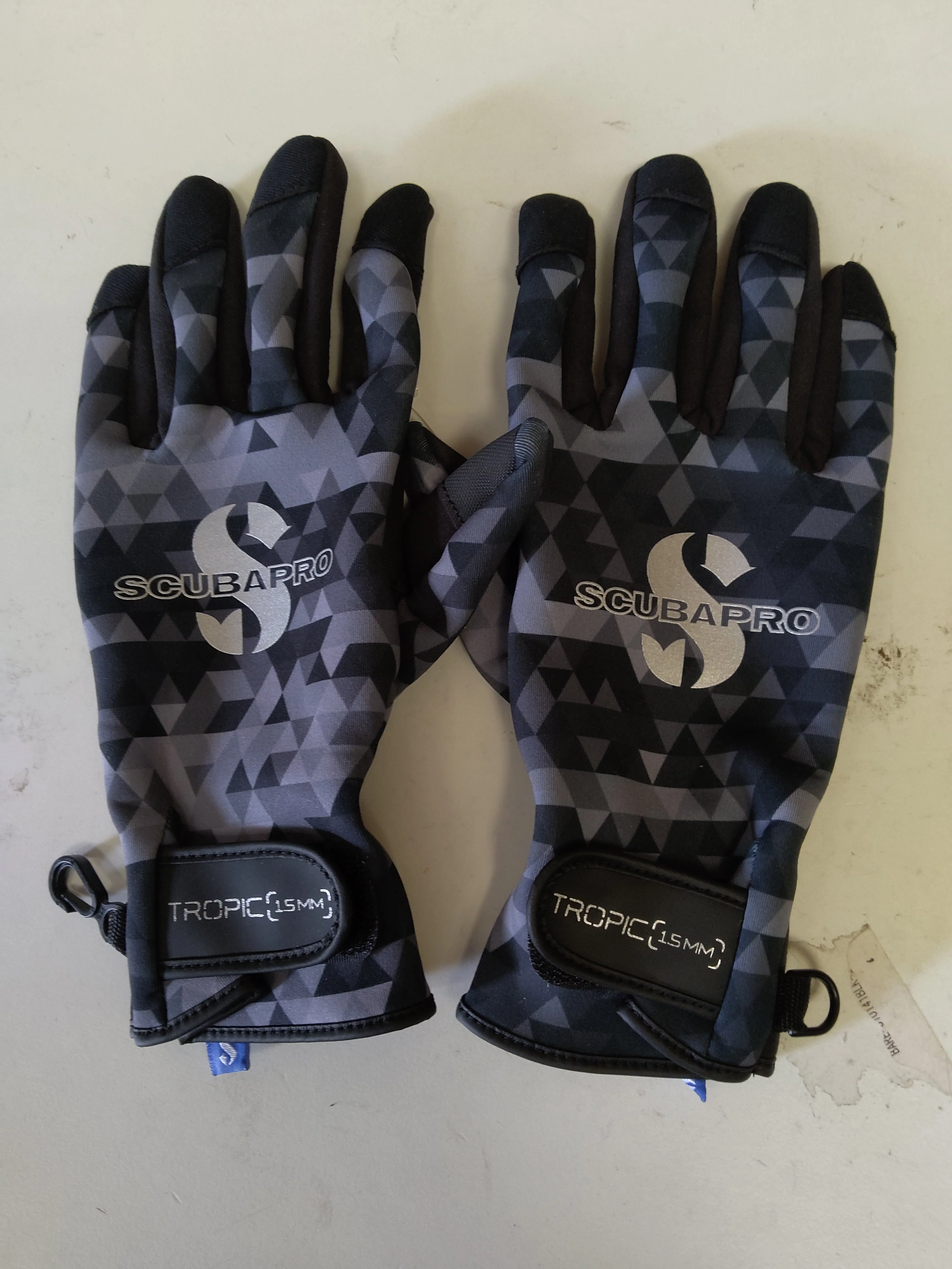 Used Scubapro Tropic 1.5mm Dive Glove - Image 18