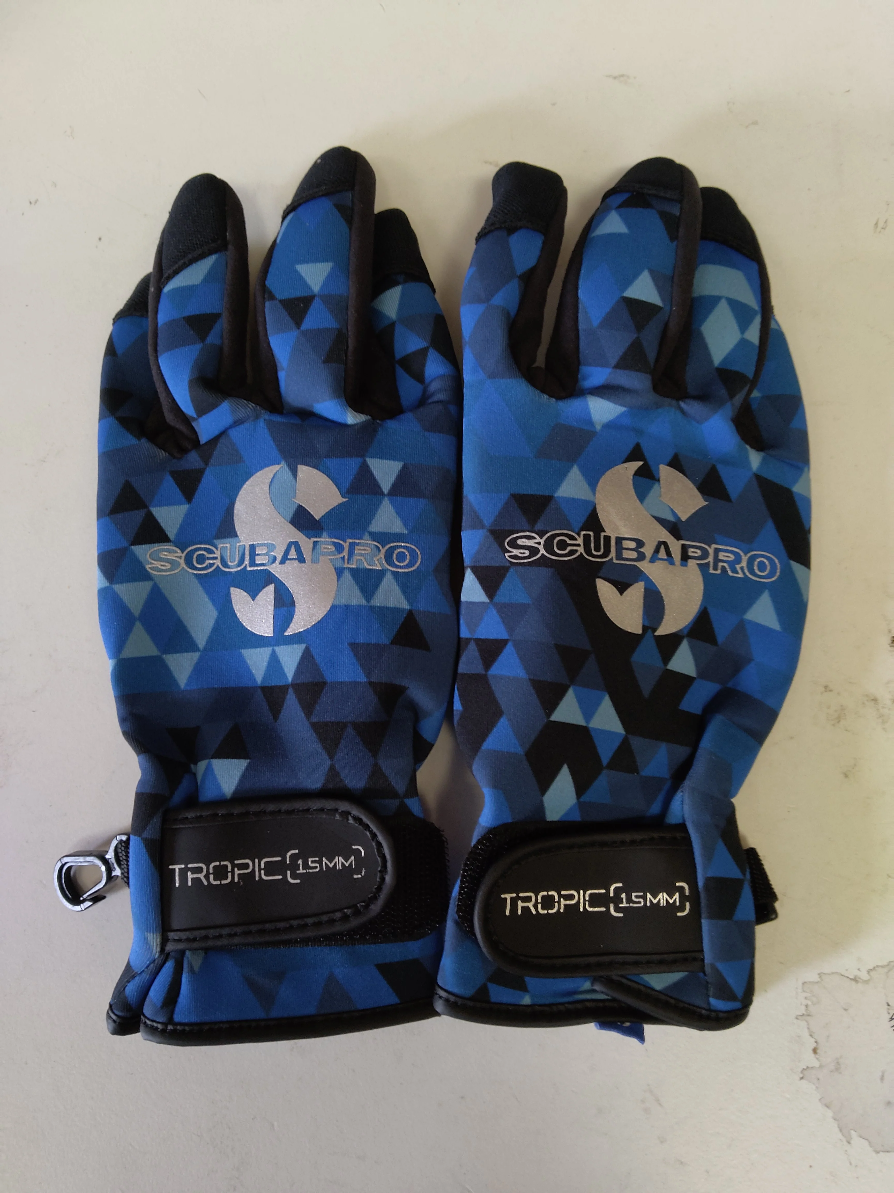 Used Scubapro Tropic 1.5mm Dive Glove - Image 19