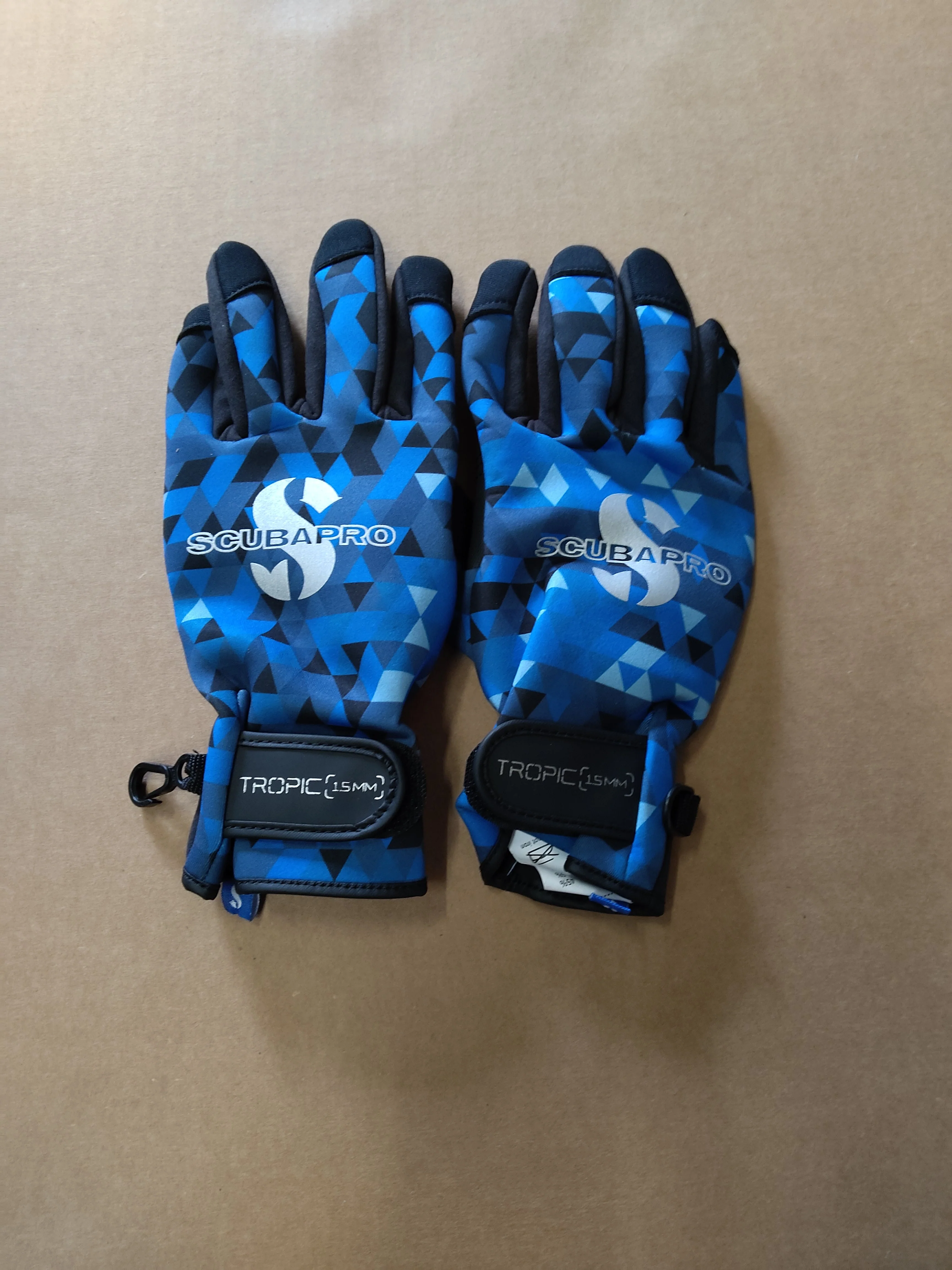 Used Scubapro Tropic 1.5mm Dive Glove - Image 21