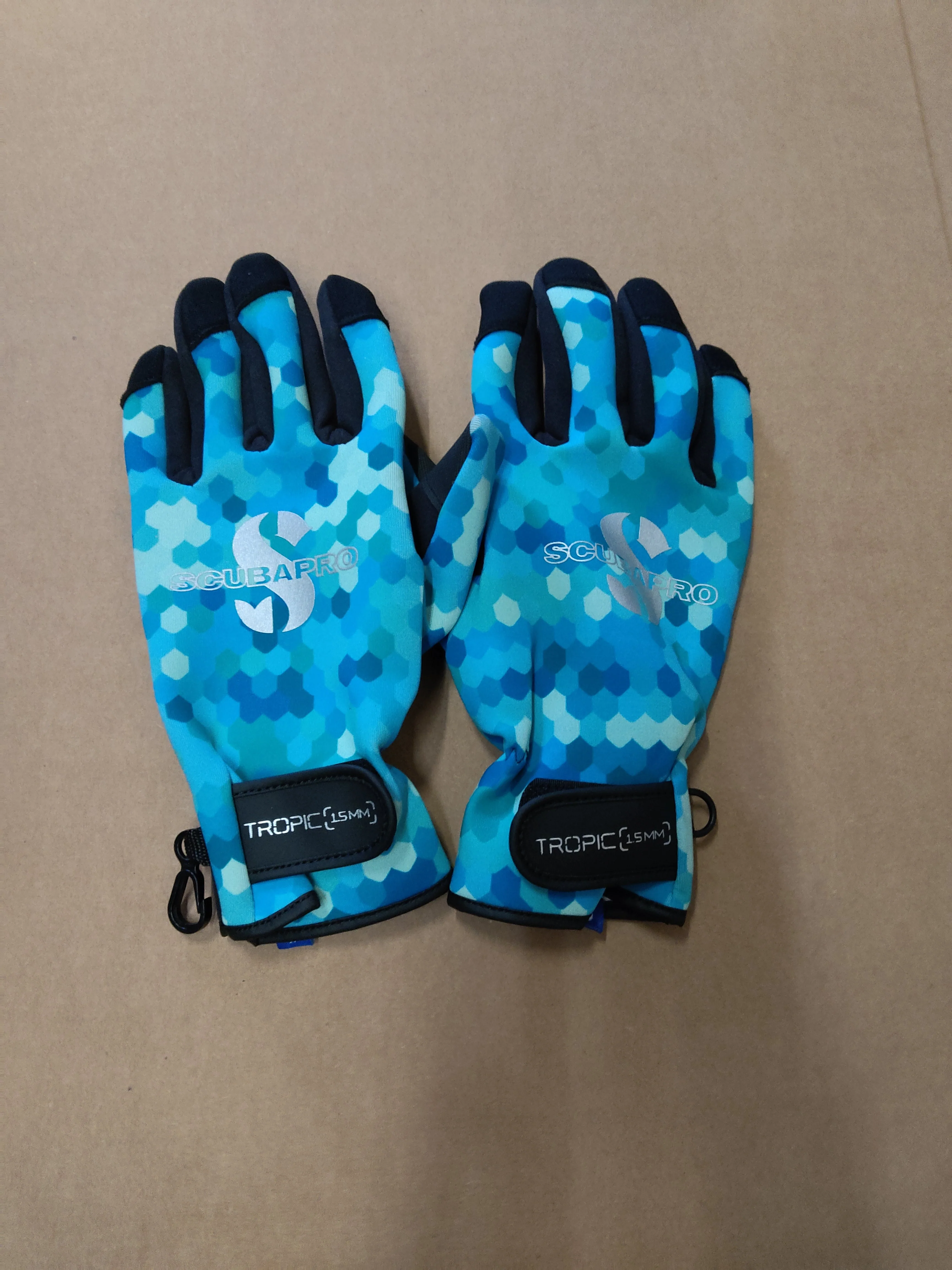 Used Scubapro Tropic 1.5mm Dive Glove - Image 24