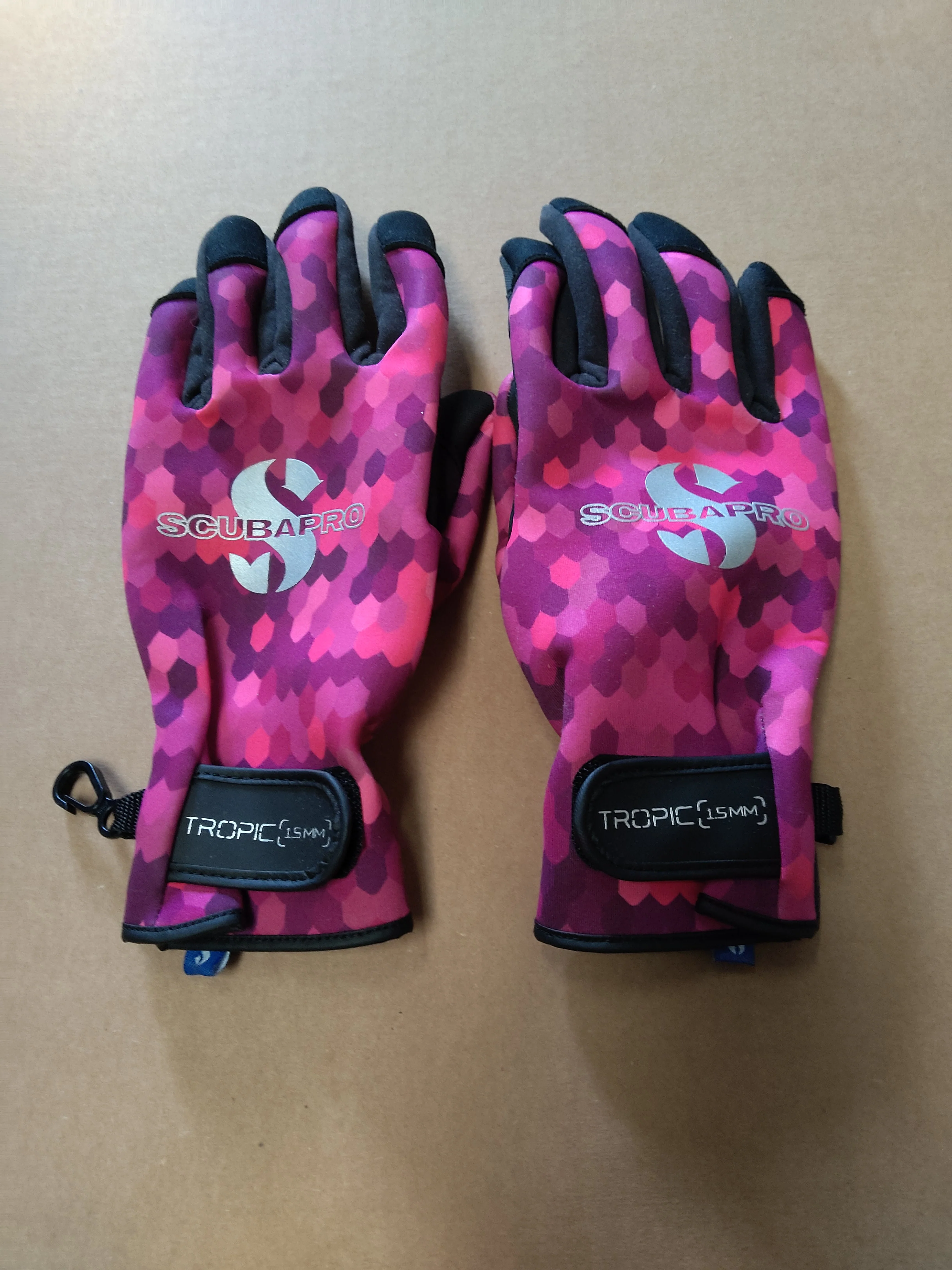 Used Scubapro Tropic 1.5mm Dive Glove - Image 25