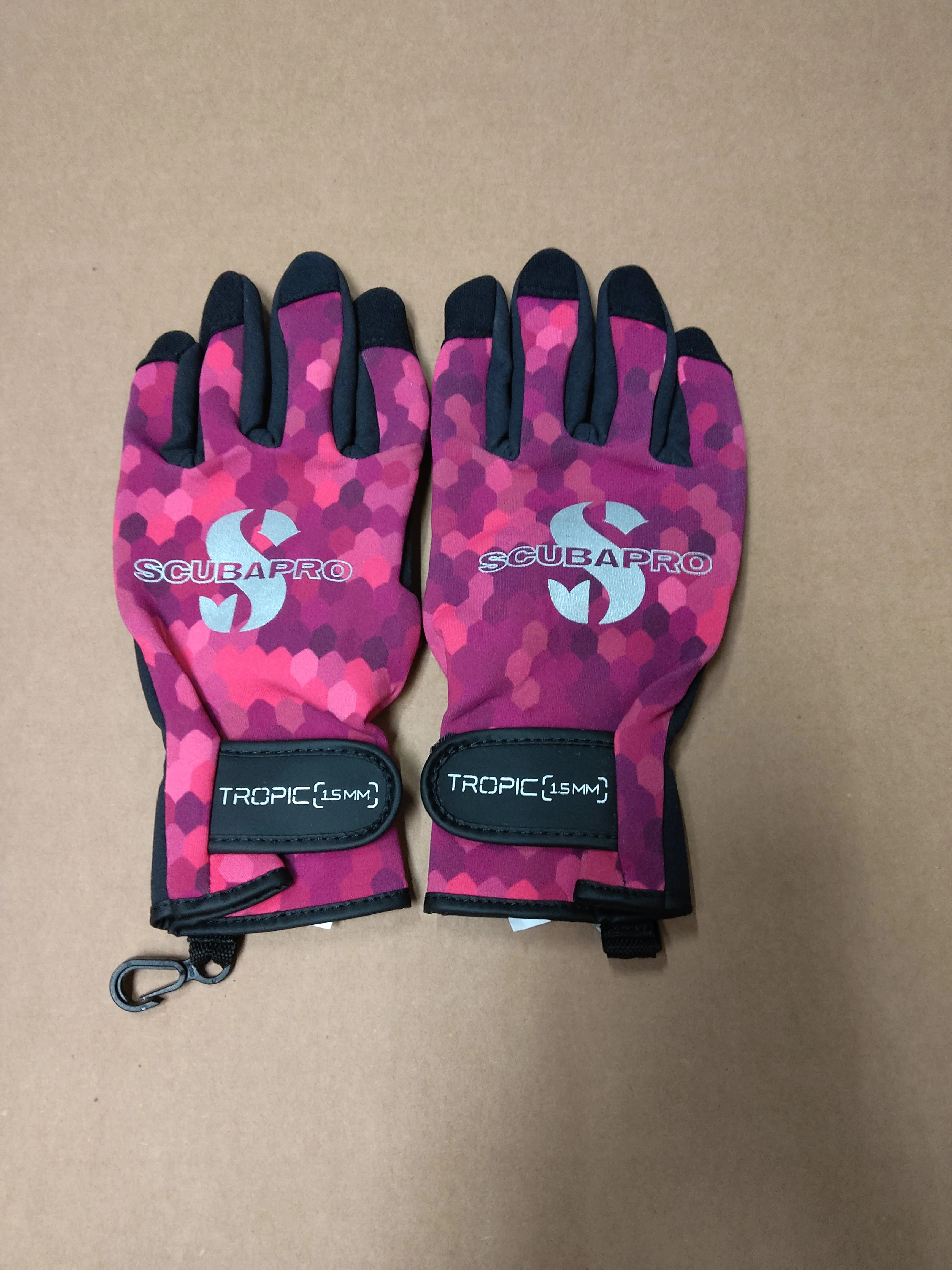 Used Scubapro Tropic 1.5mm Dive Glove - Image 26