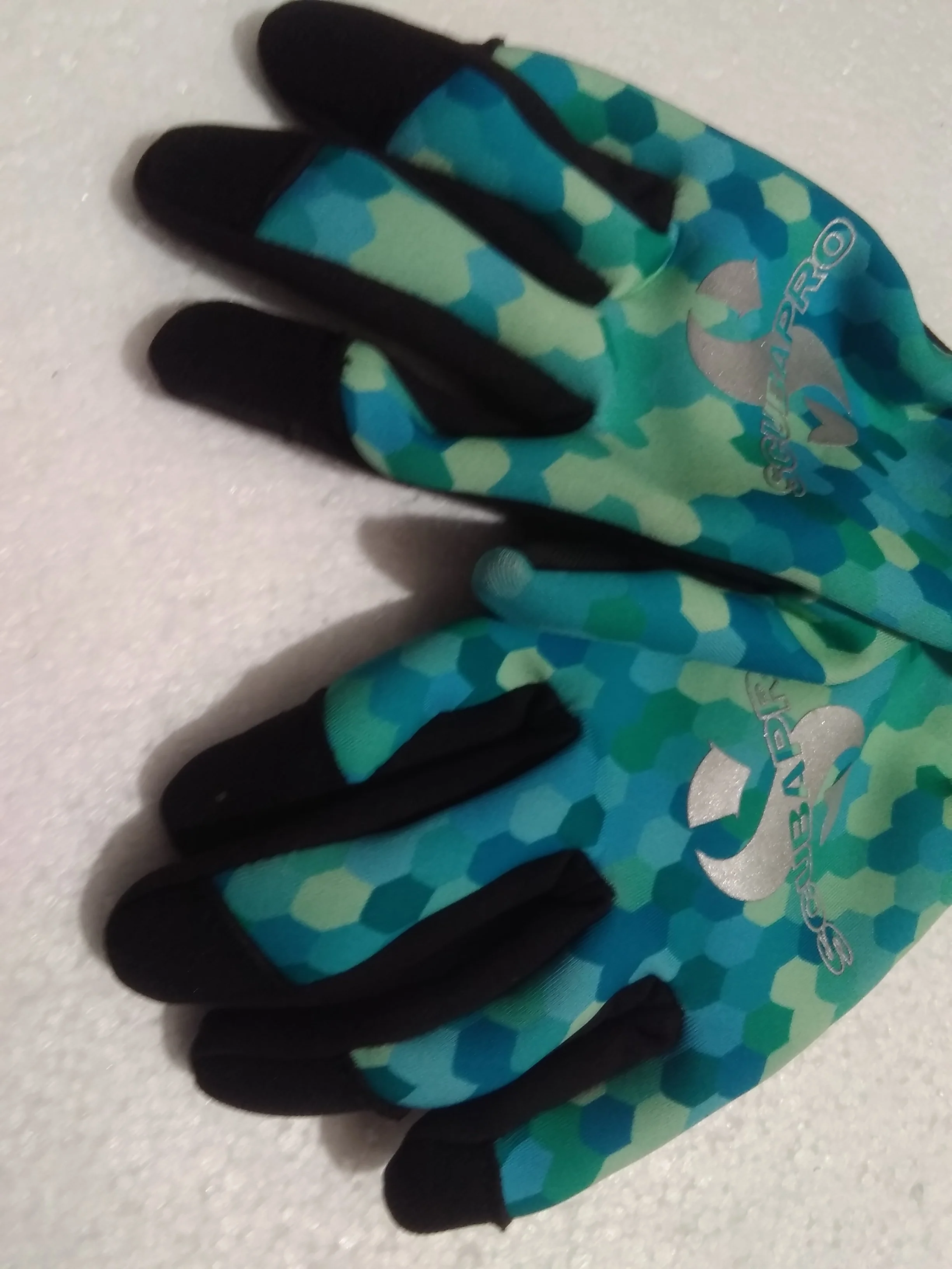 Used Scubapro Tropic 1.5mm Dive Glove - Image 4