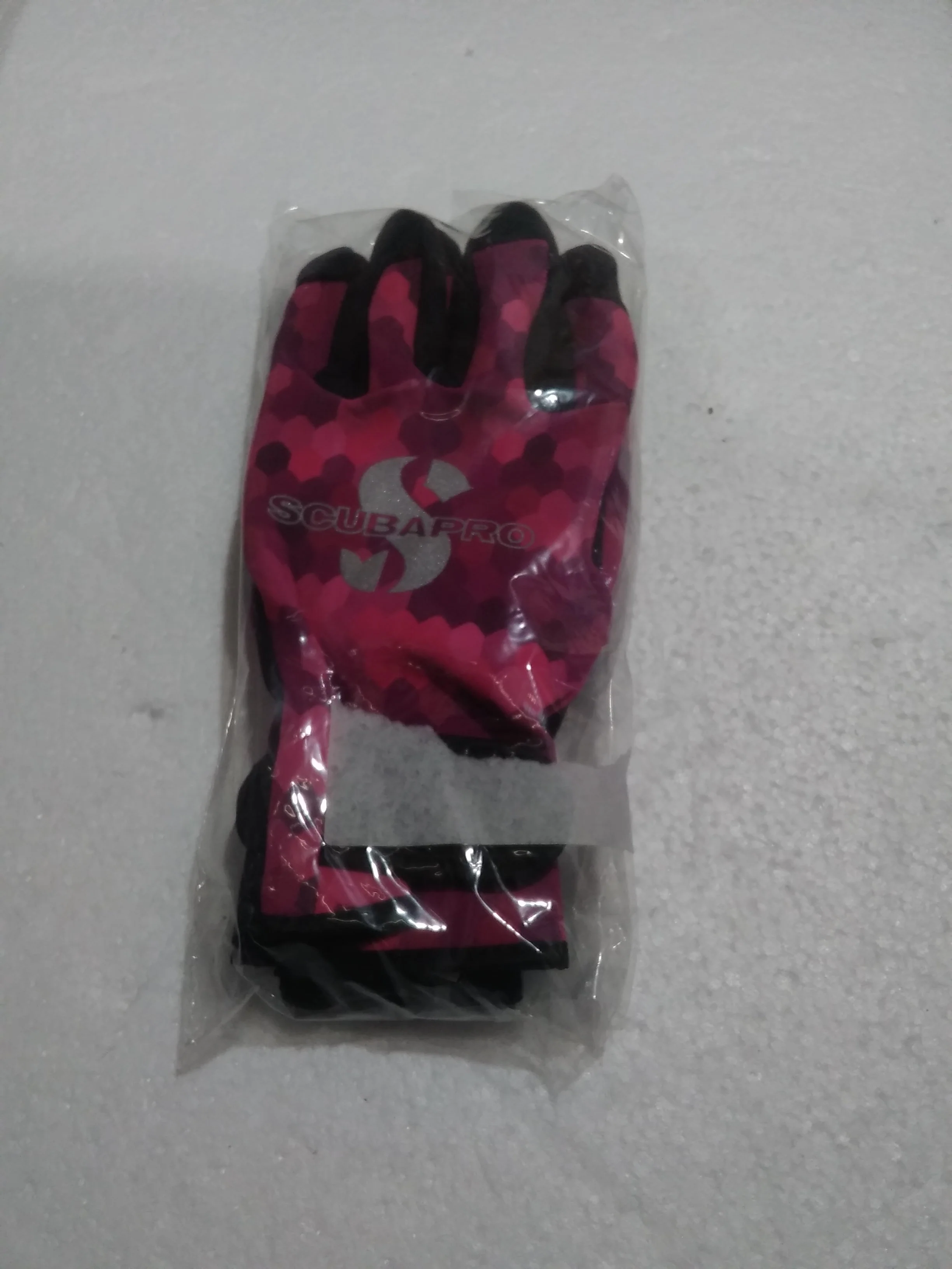 Used Scubapro Tropic 1.5mm Dive Glove - Image 5