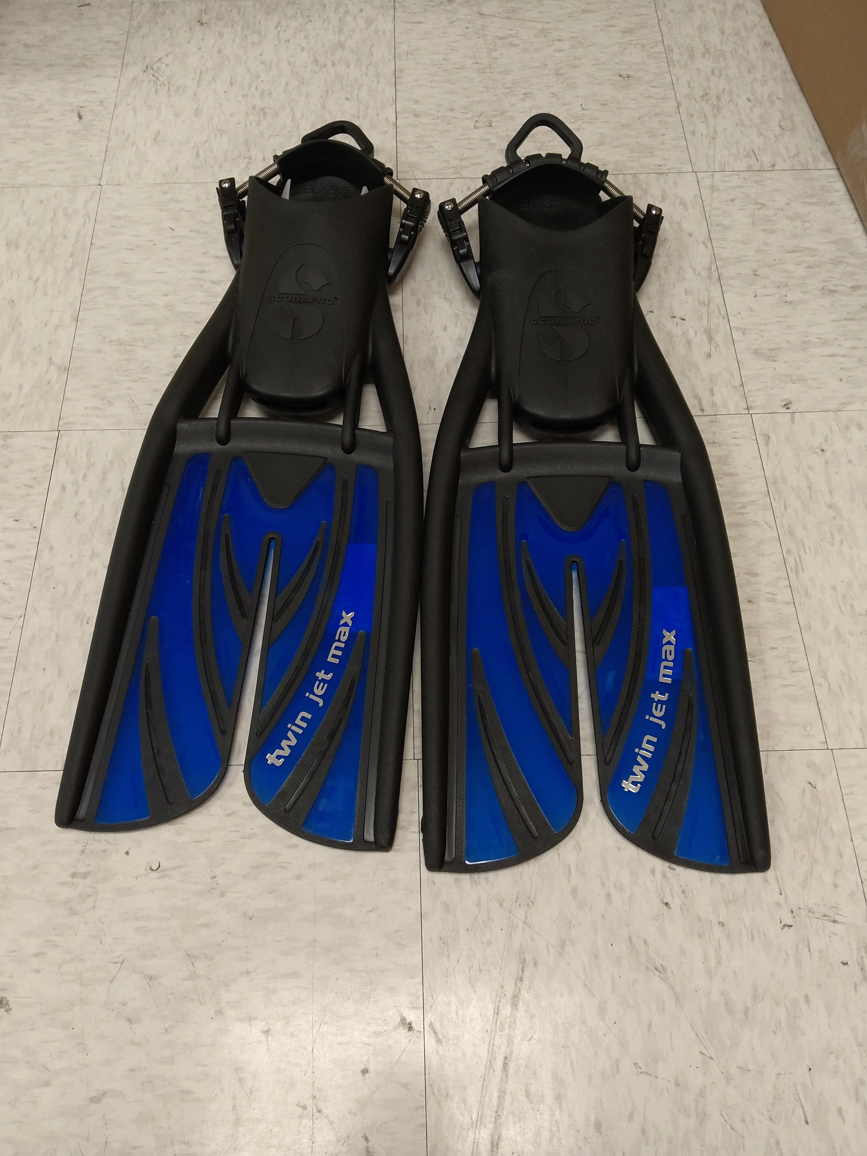 Used Scubapro Twin Jet Max Open Heel Scuba Diving Fins - Image 2