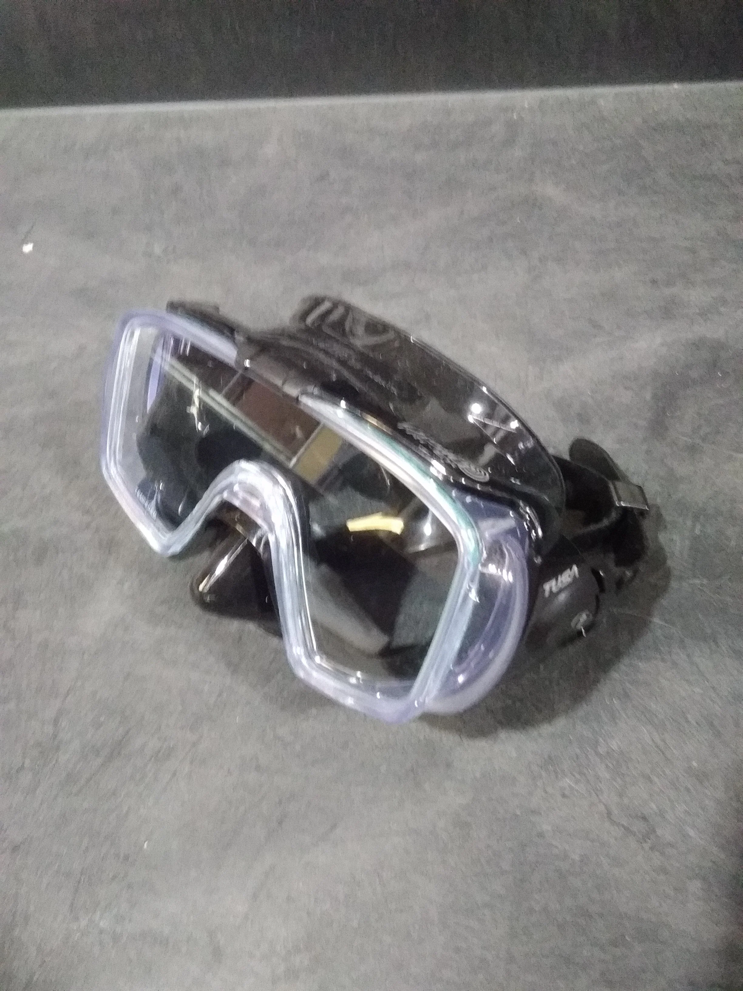 Open Box Tusa Visio Tri-Ex Mask (M-31)